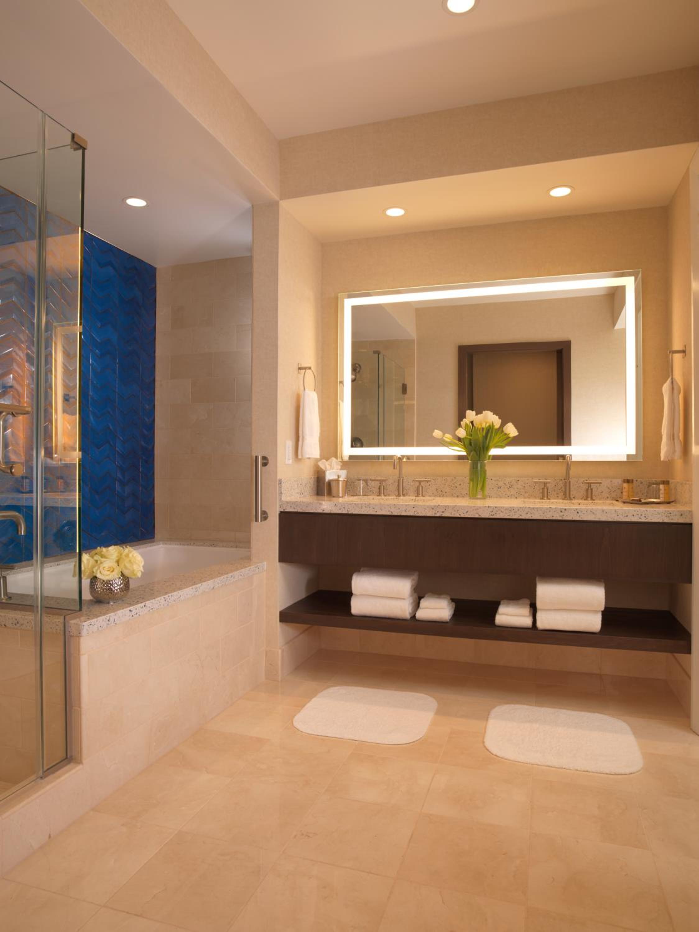 Deluxe King Room - Photo 3