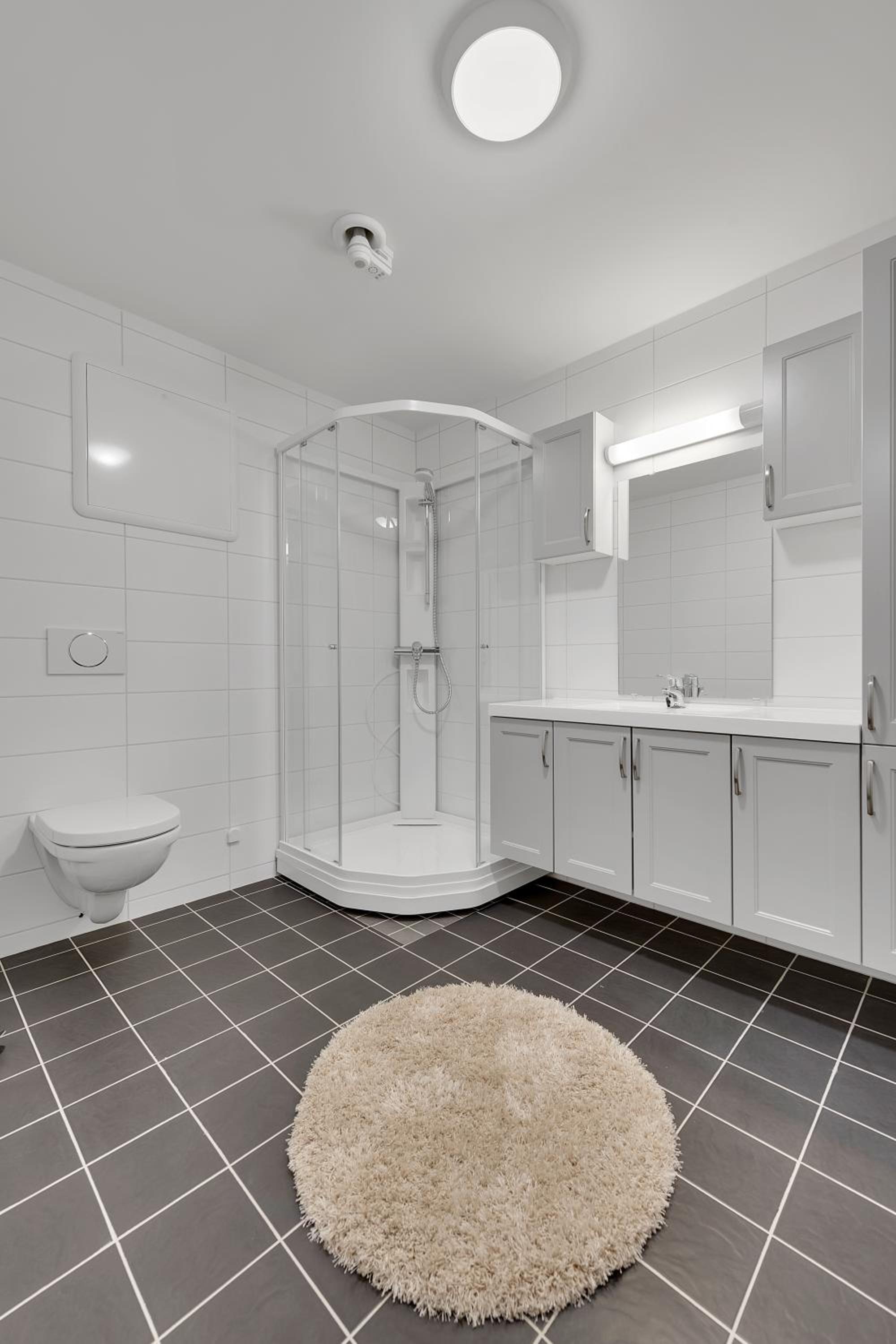 Three-Bedroom Apartment - Photo 6