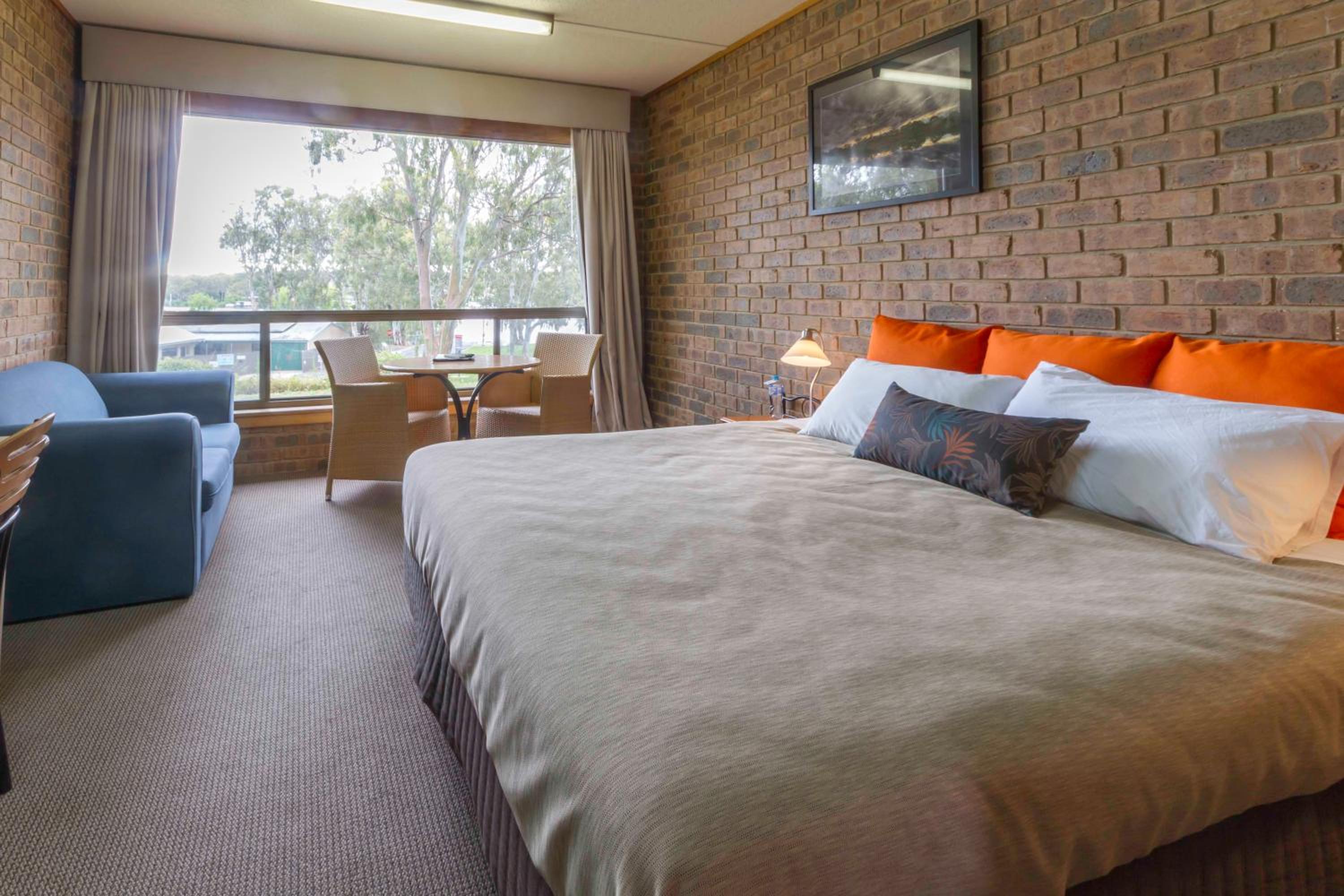 King Suite with River View  photo 1