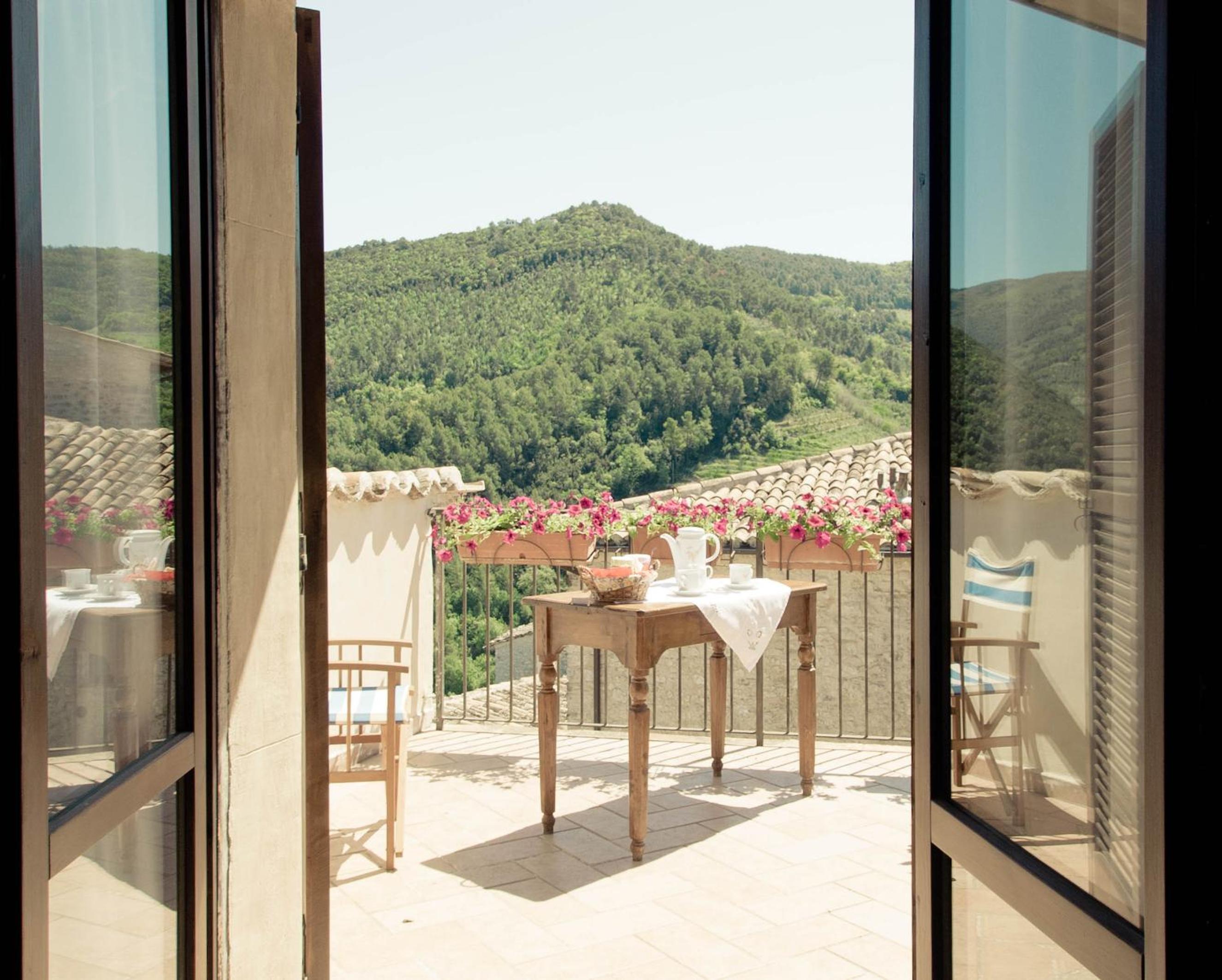 Apartment with Terrace - Photo 10