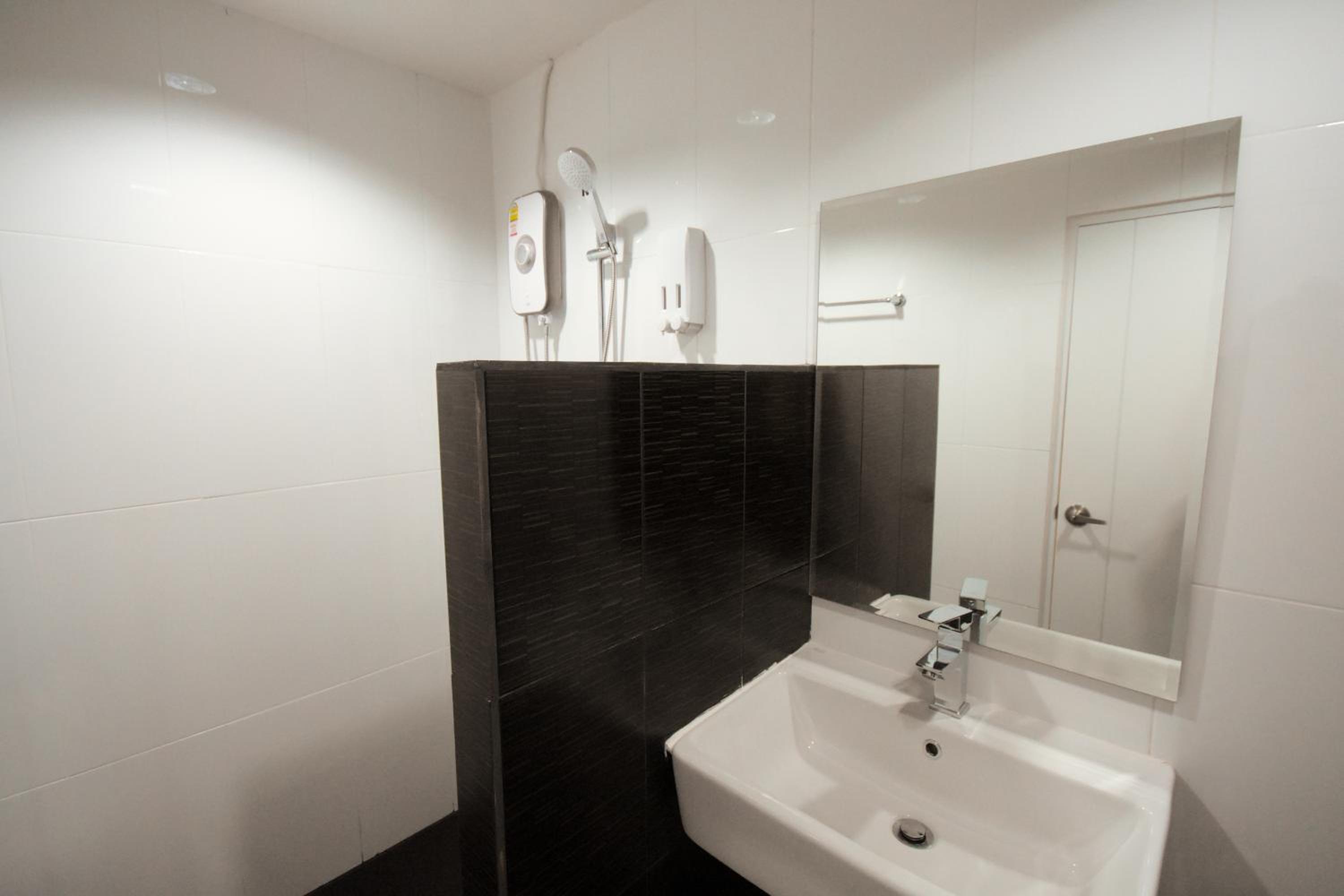 Budget Double Room photo 3