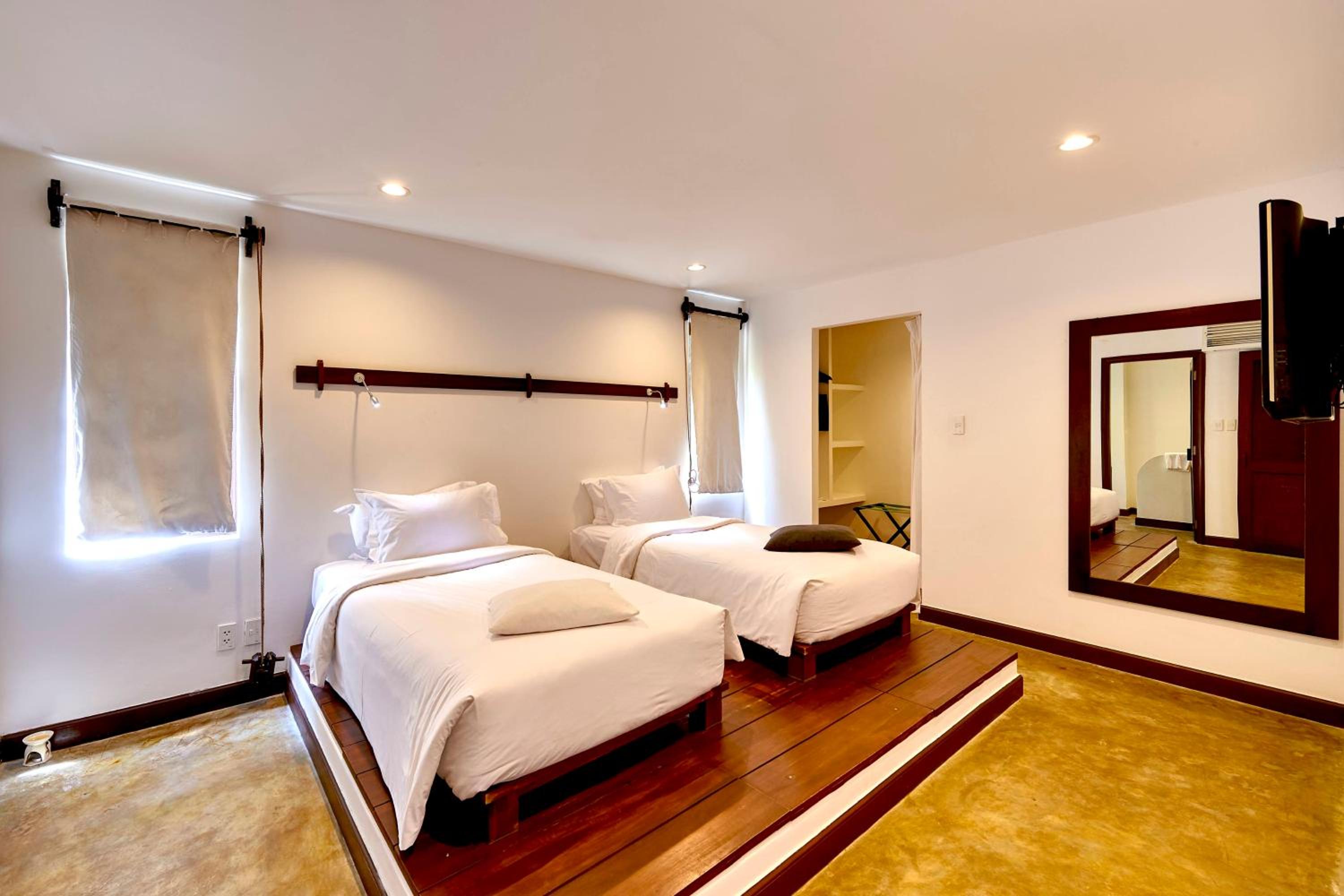 Two-Bedroom Villa with Pool - Photo 6