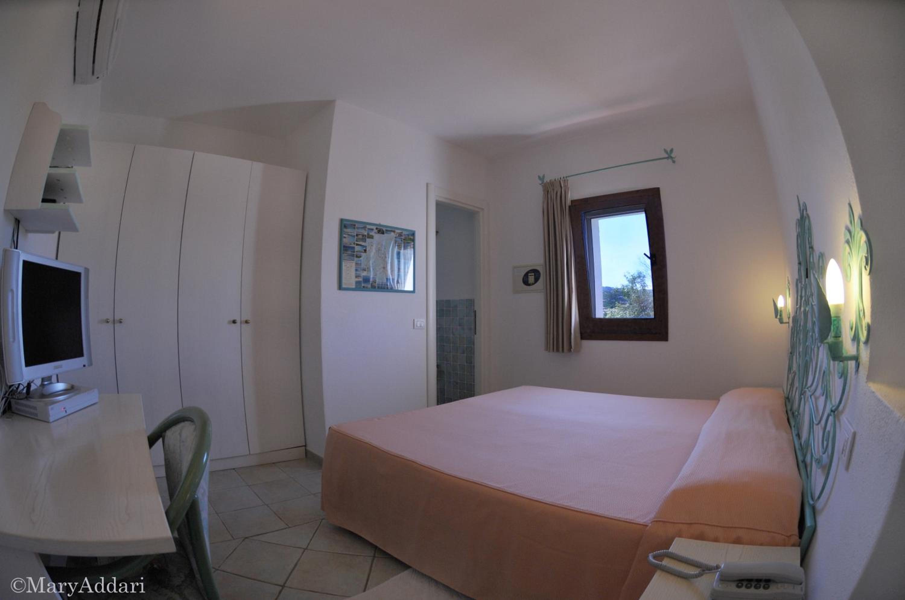 Standard Double or Twin Room - Photo 5