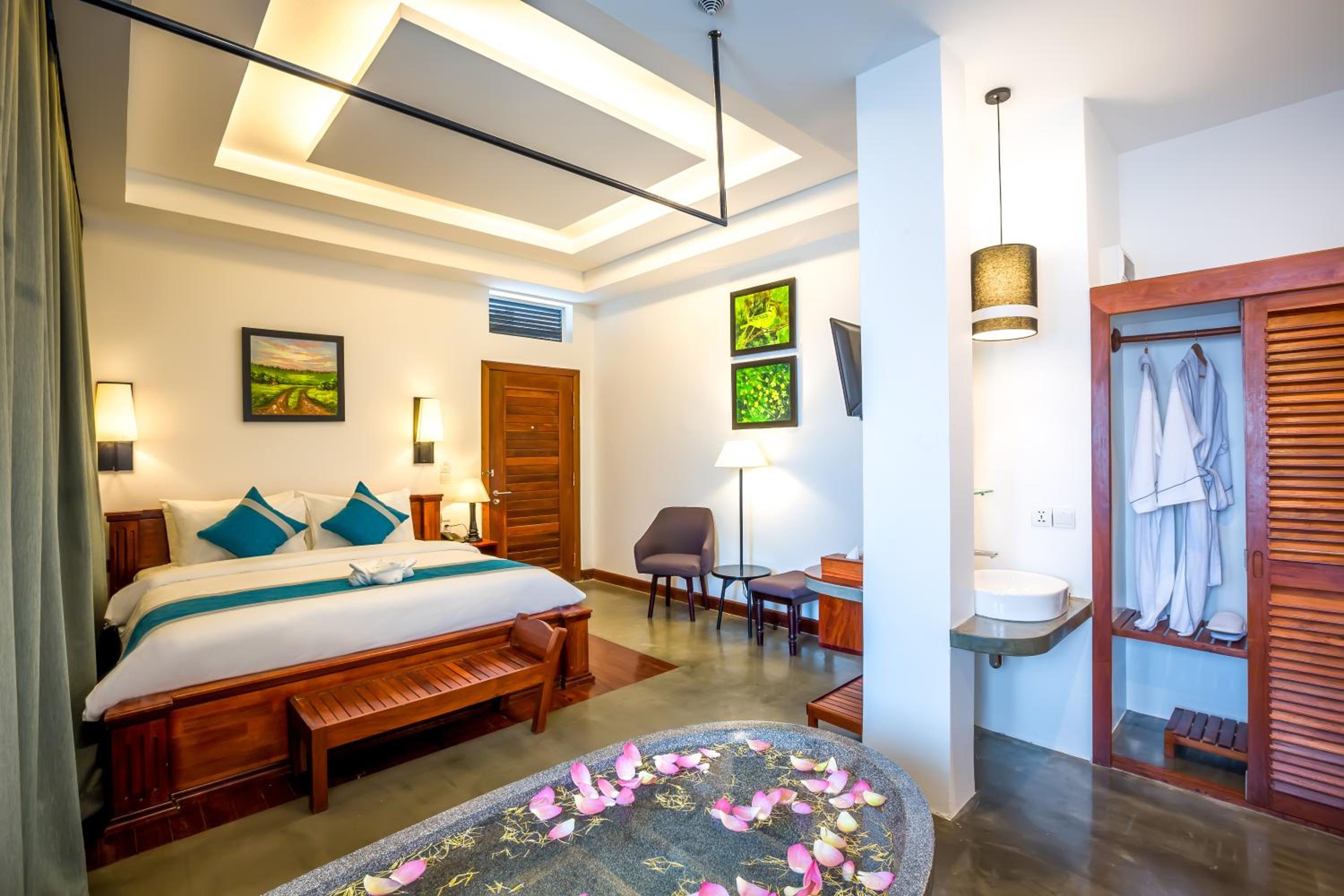 King Room with Pool View
