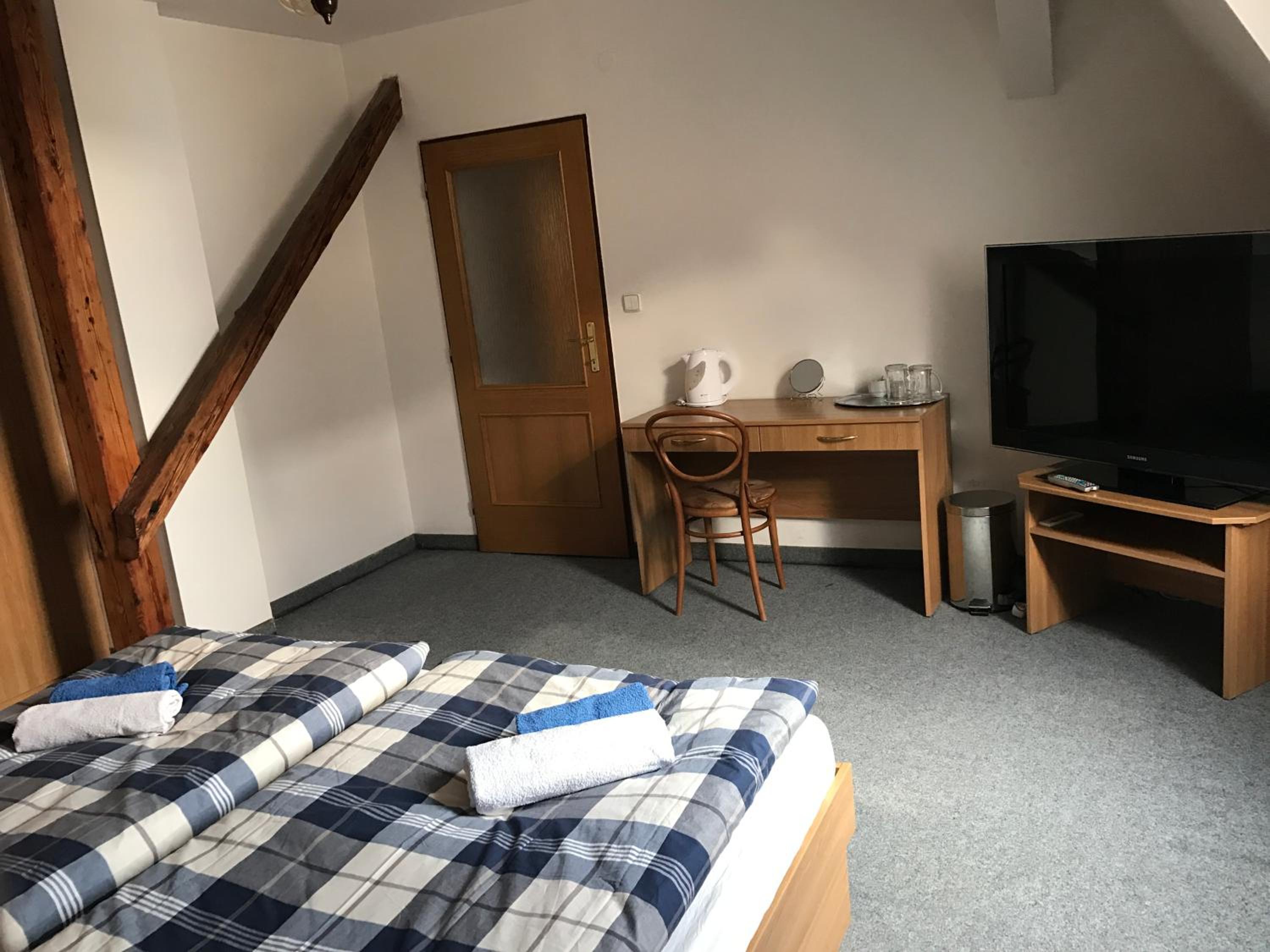 Large Double Room - Photo 1