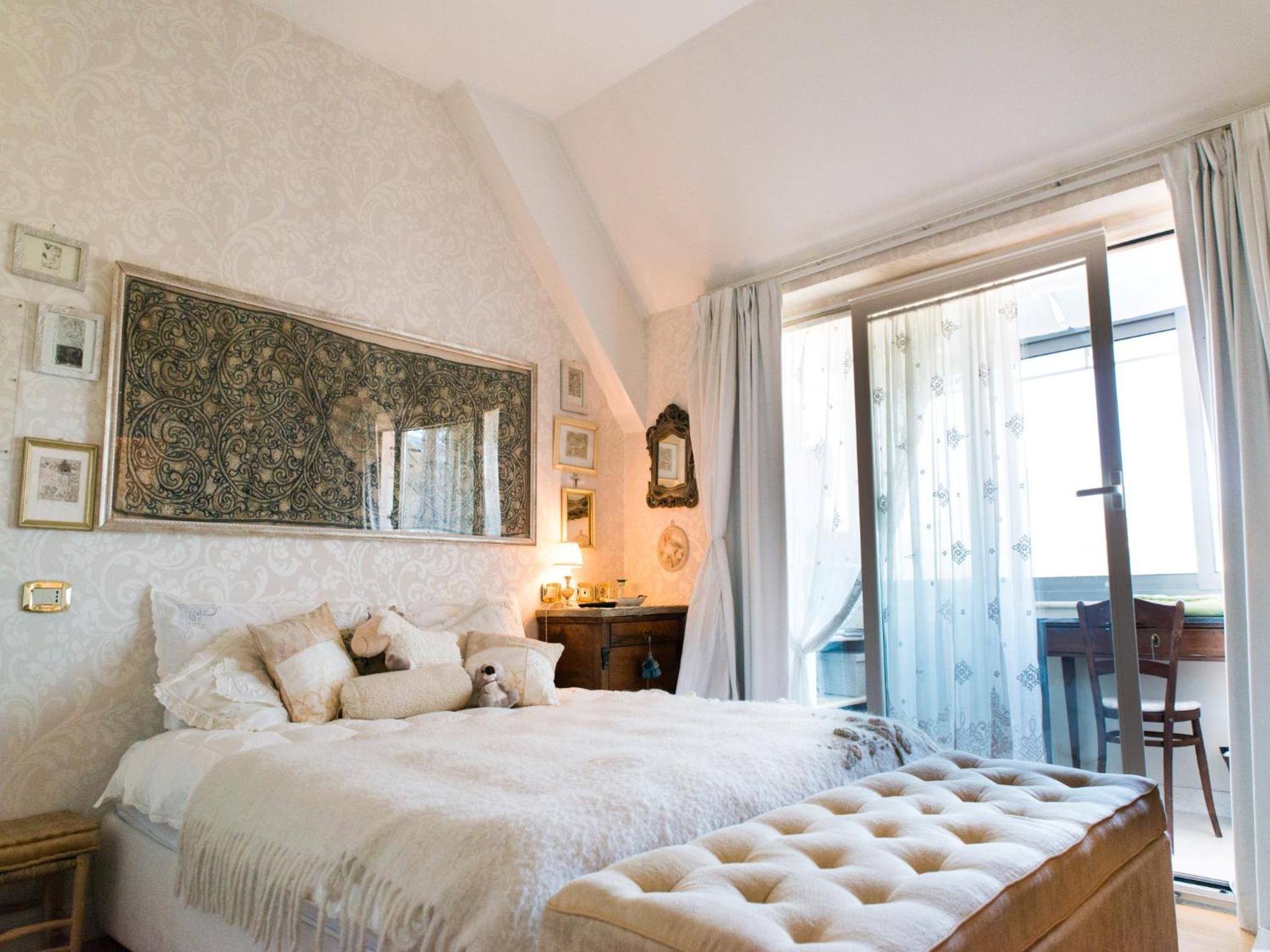 Deluxe Double Room with Private Bathroom photo 1