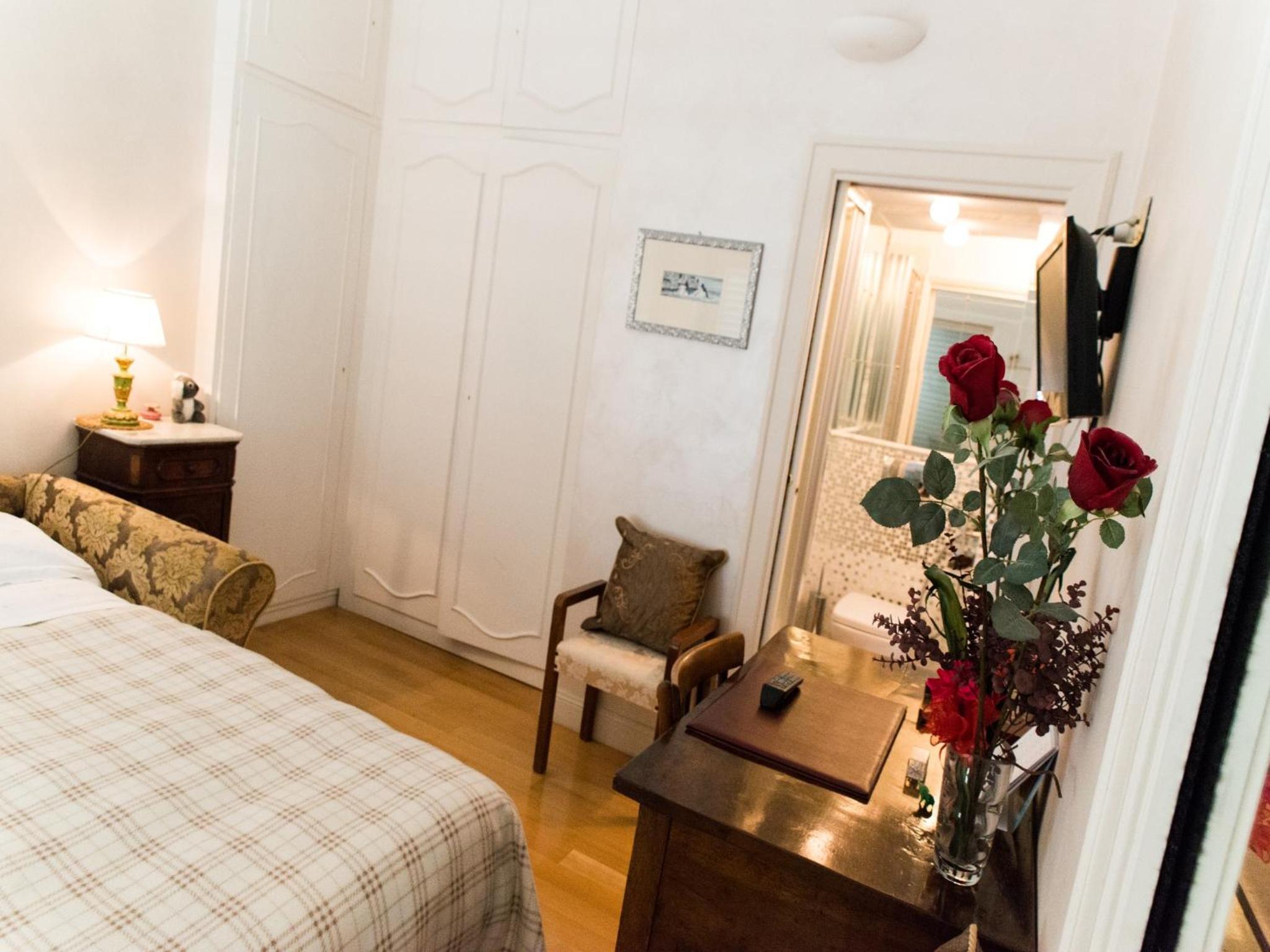 Double Room with Private Bathroom photo 1