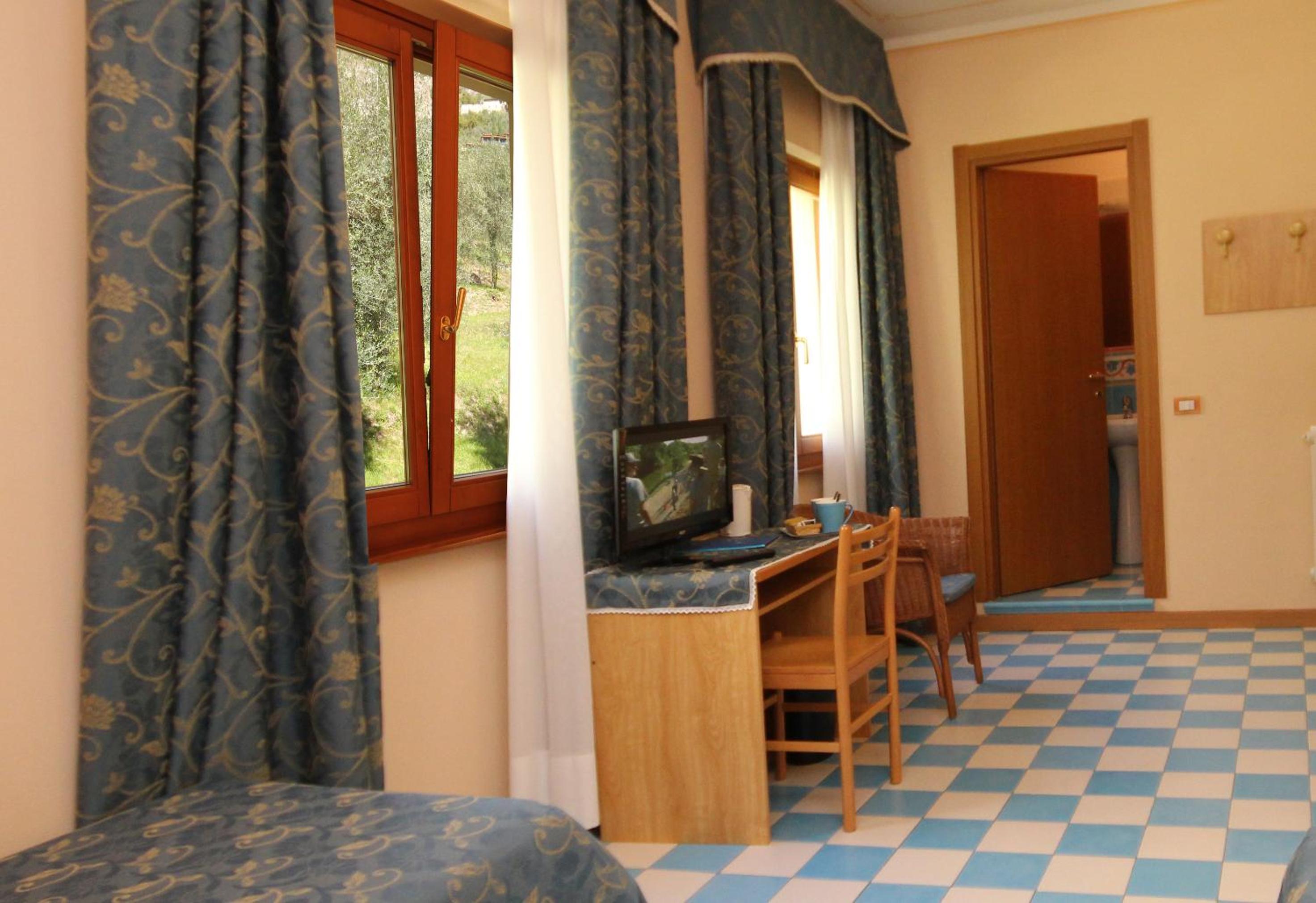 Twin Room with Mountain View
