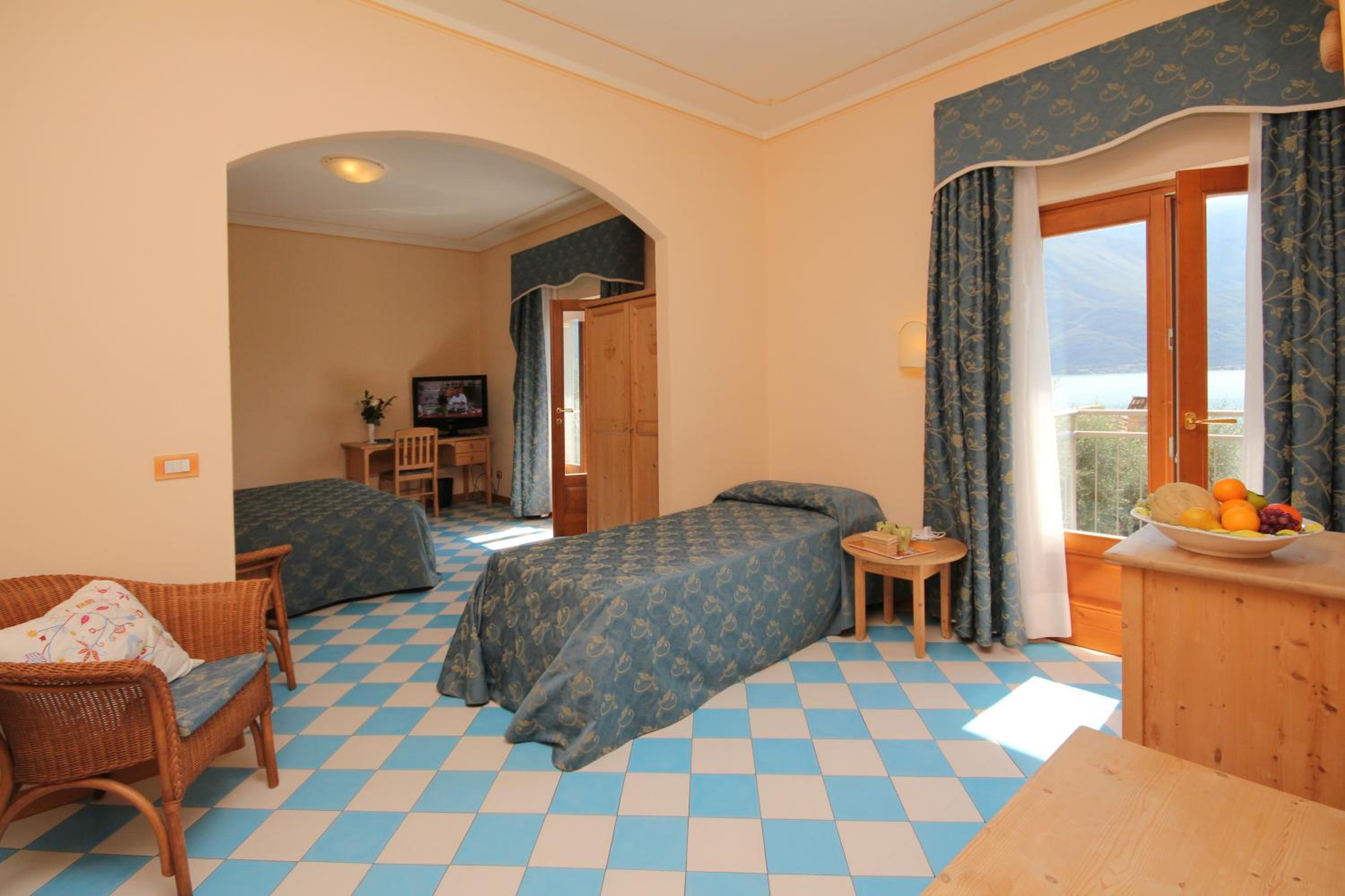Junior Suite with Lake View