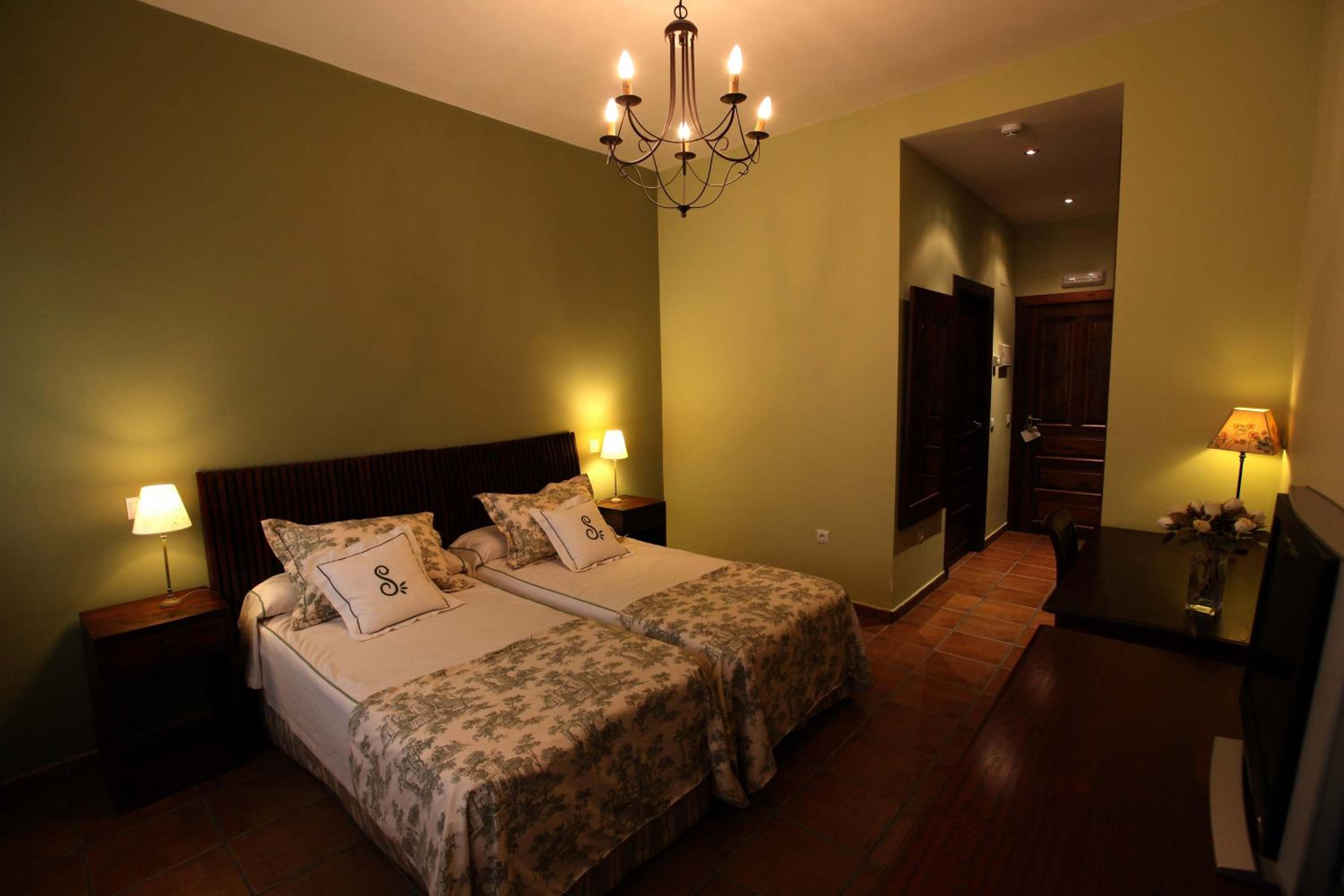Twin Room with Extra Bed photo 3