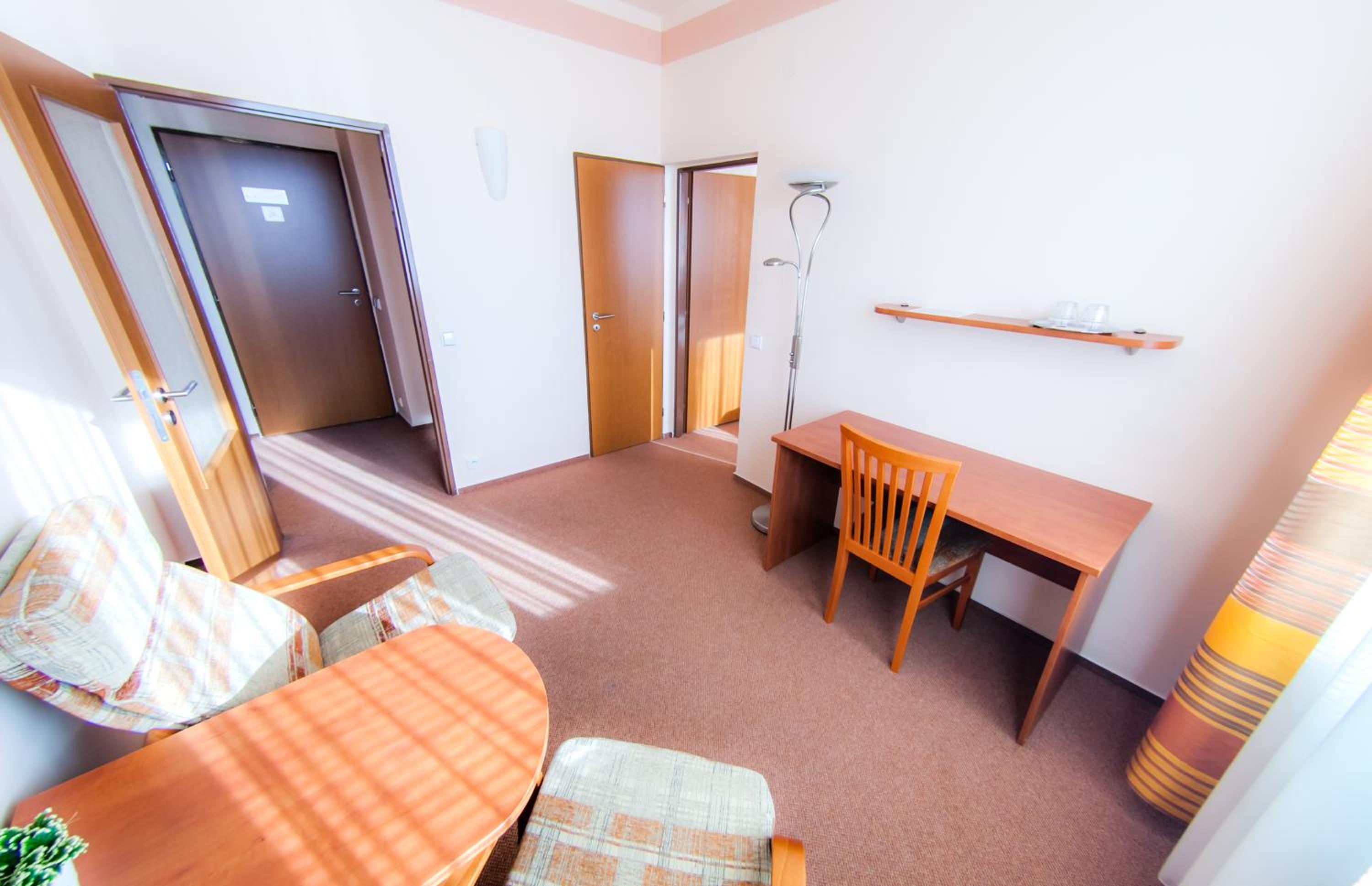 Suite - Photo 5