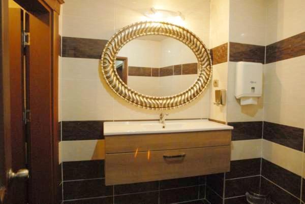Double or Twin Room with City View - Photo 2