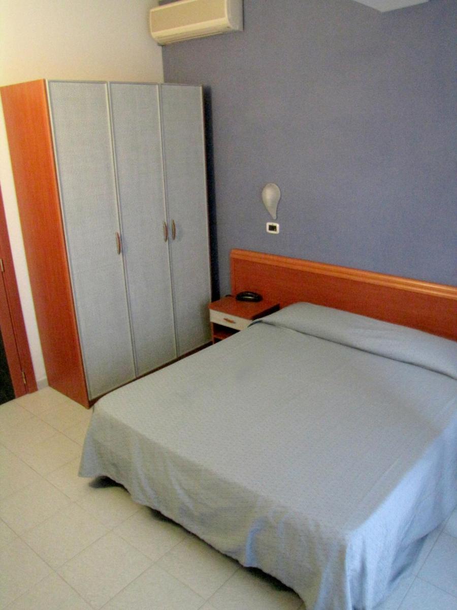 Double or Twin Room photo 3