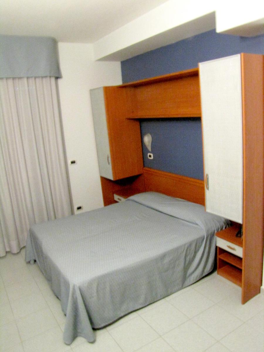 Double or Twin Room photo 2