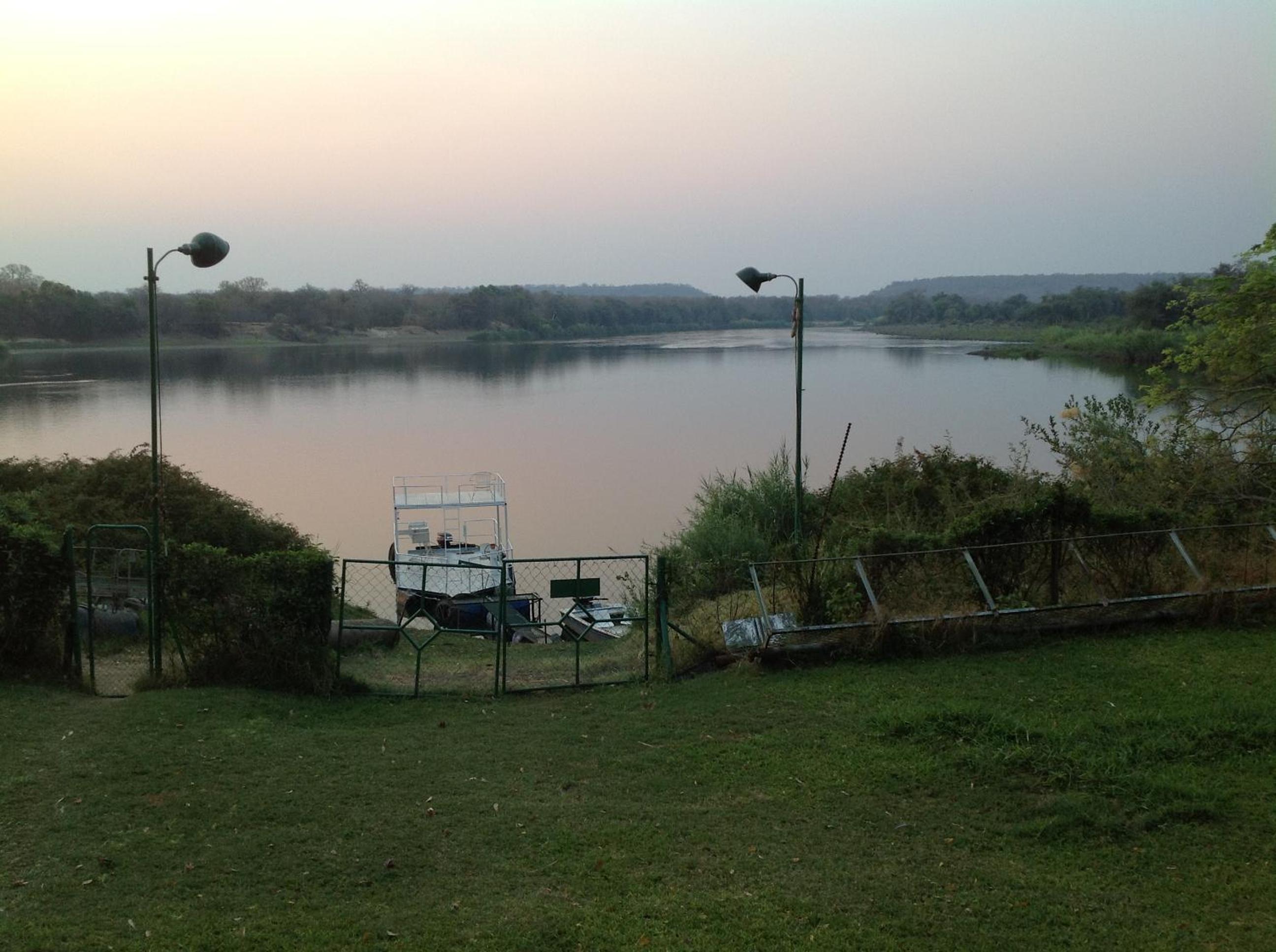 Deluxe Double or Twin Room with River View photo 3