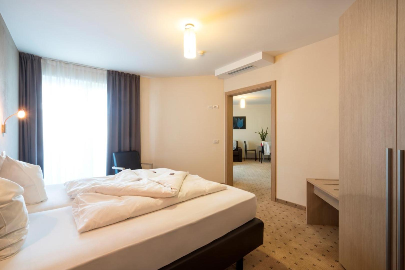 Junior Suite with Balcony photo 2