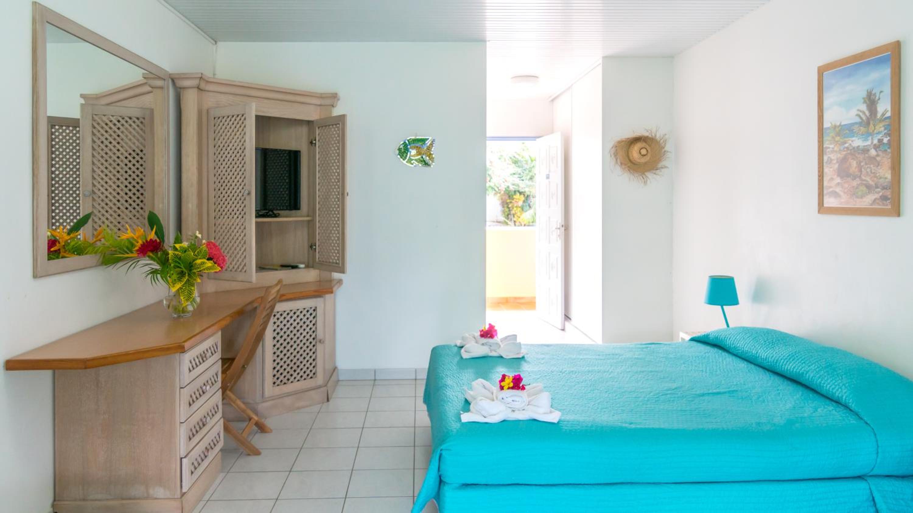 Studio with Exterior Kitchenette and Garden View photo 1