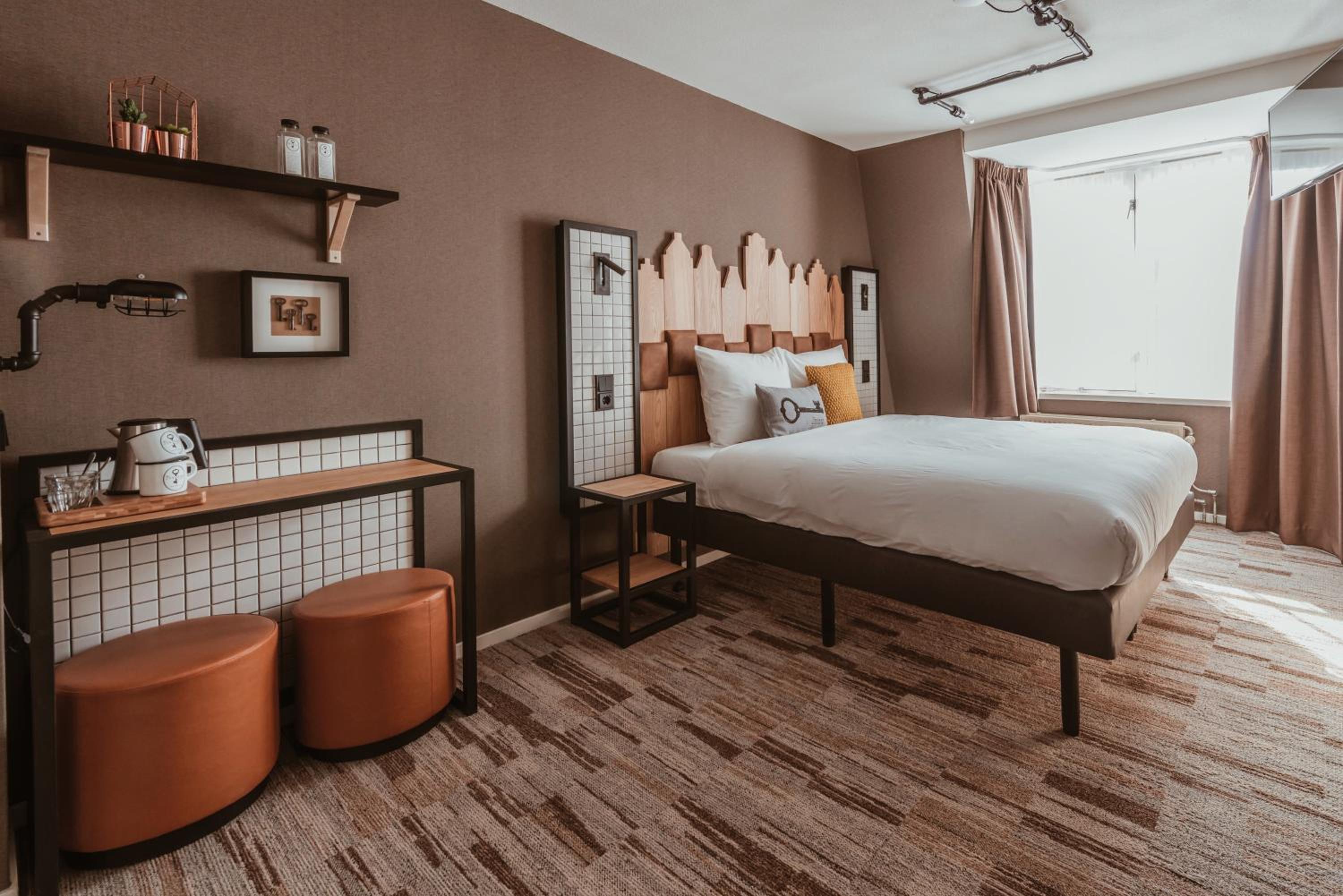 Large Double Room with Canal view