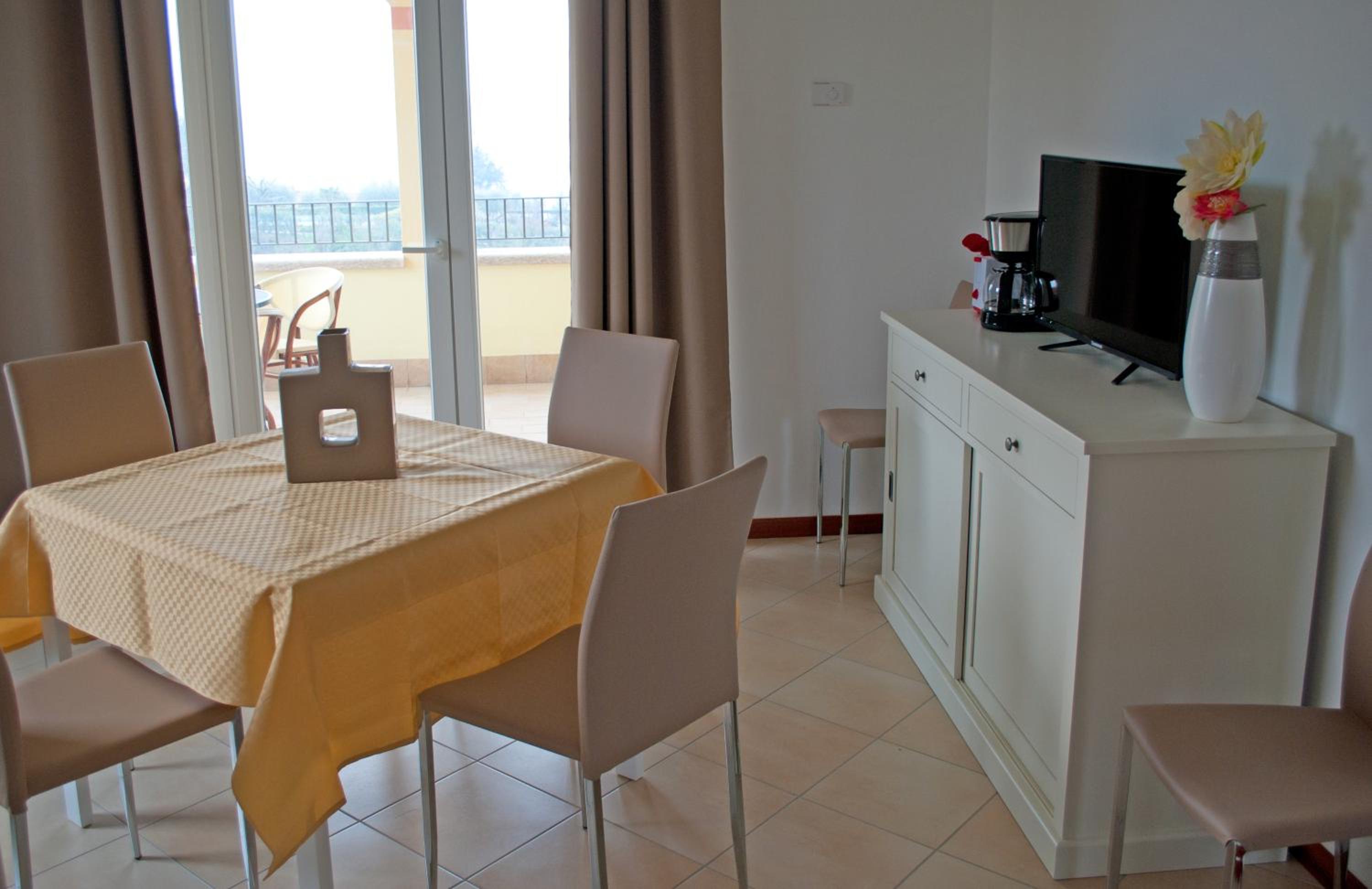 Apartment with Lake View - Photo 4