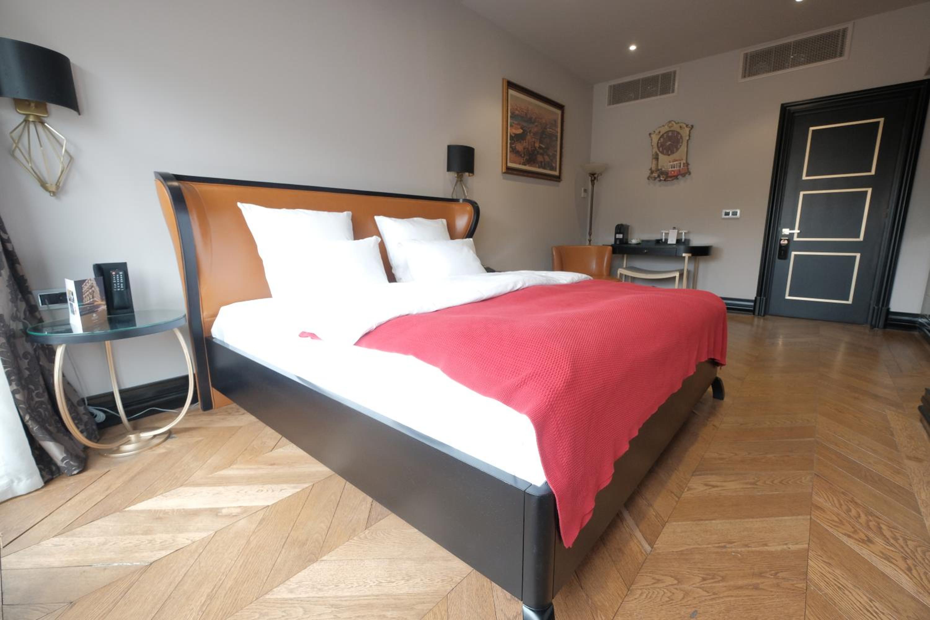 Superior Double Room with Galata Tower View and Balcony photo 1