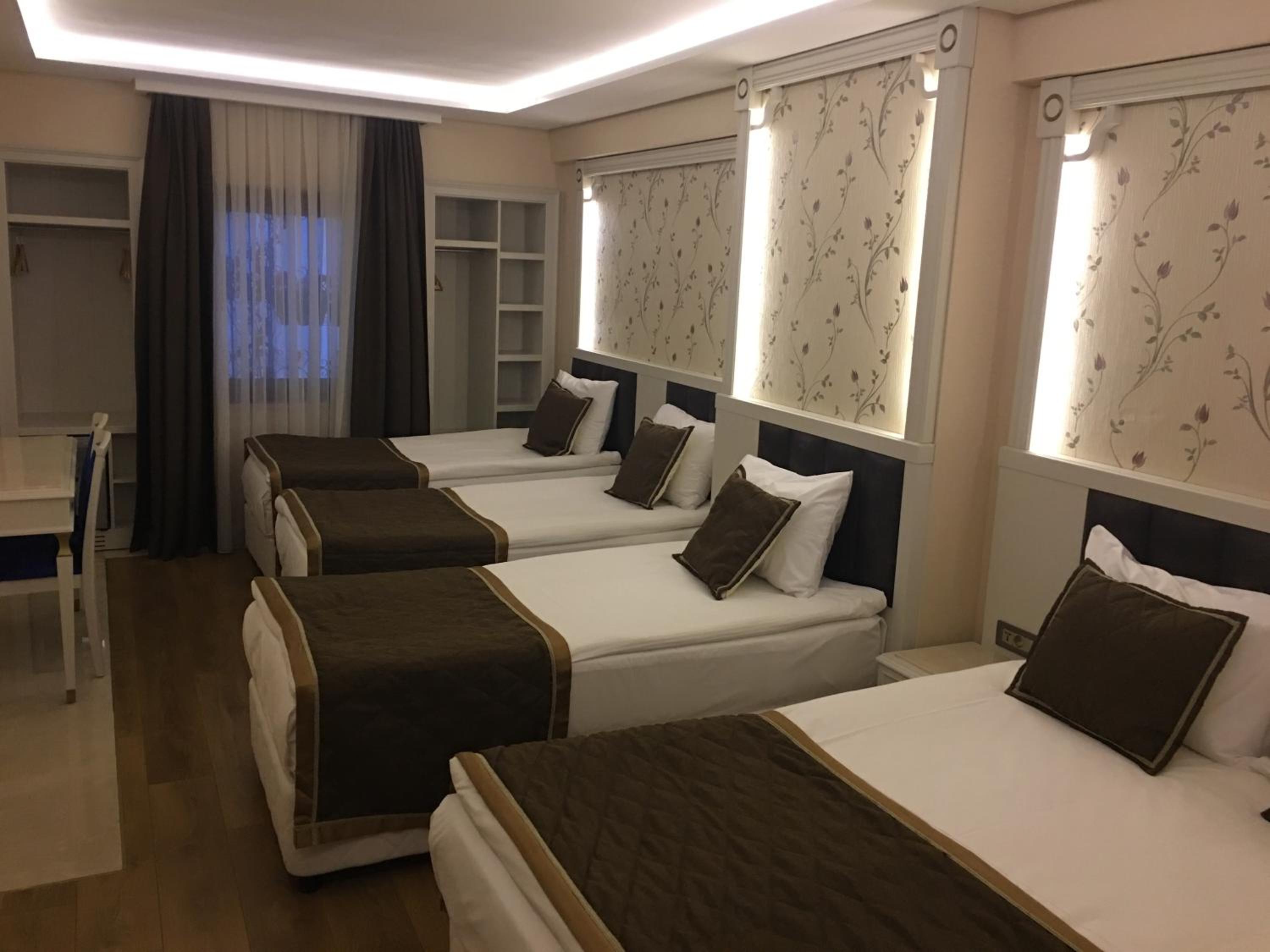 Deluxe Family Room photo 2