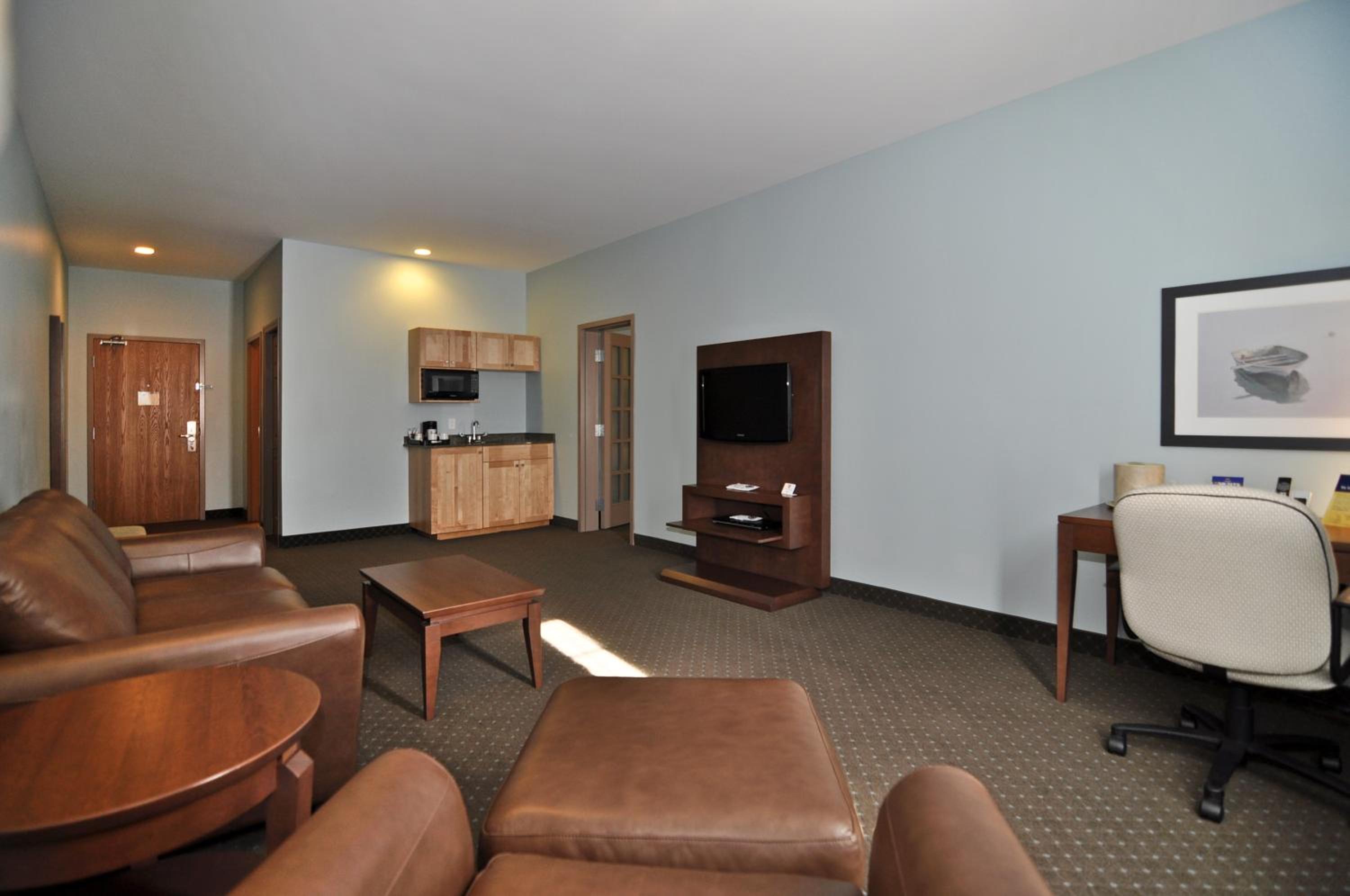 King Suite with Sofa Bed - Photo 6