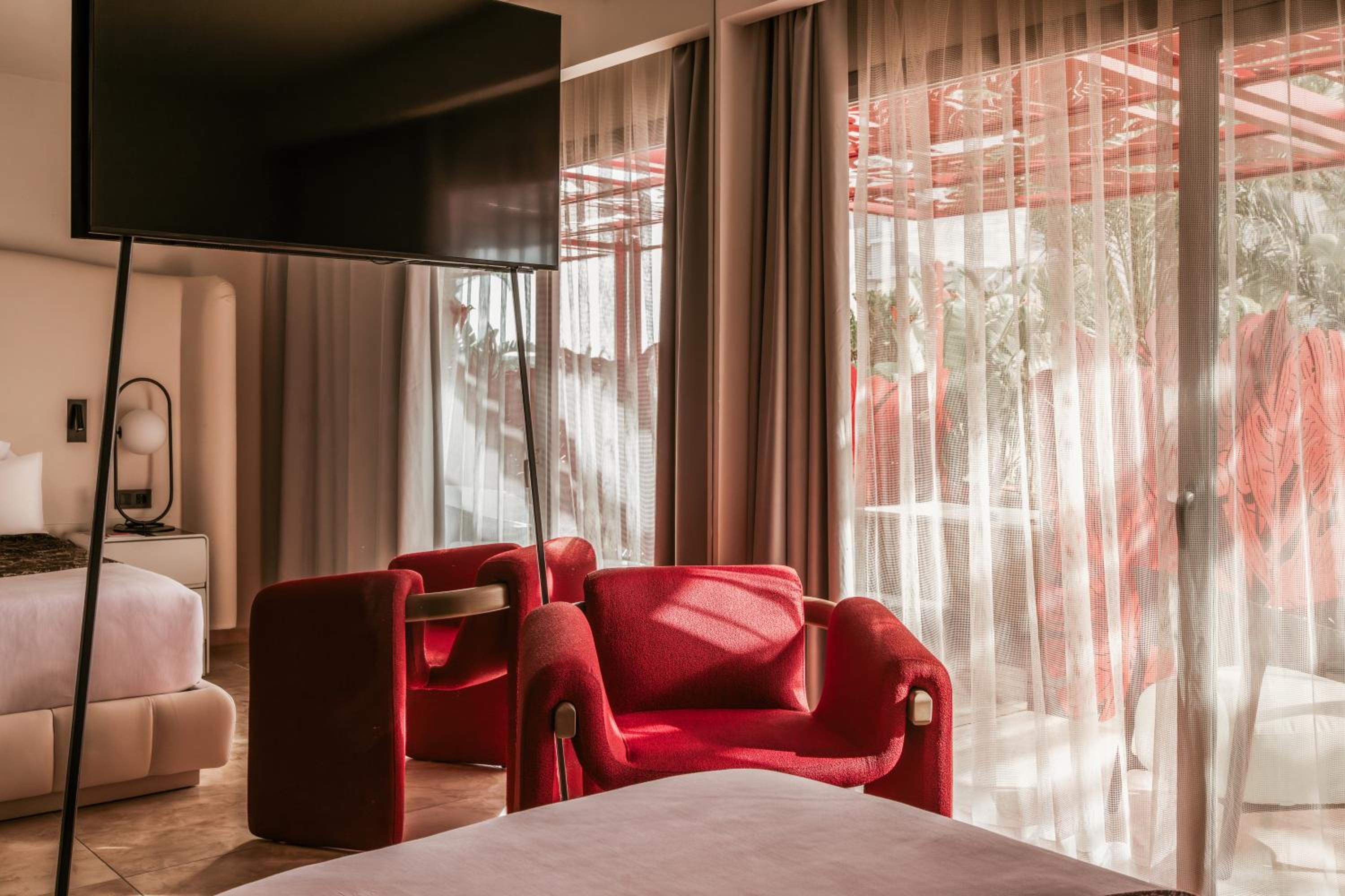 Double Room - Don't Be shy - Entrance to Ushuaia Club Included photo 3