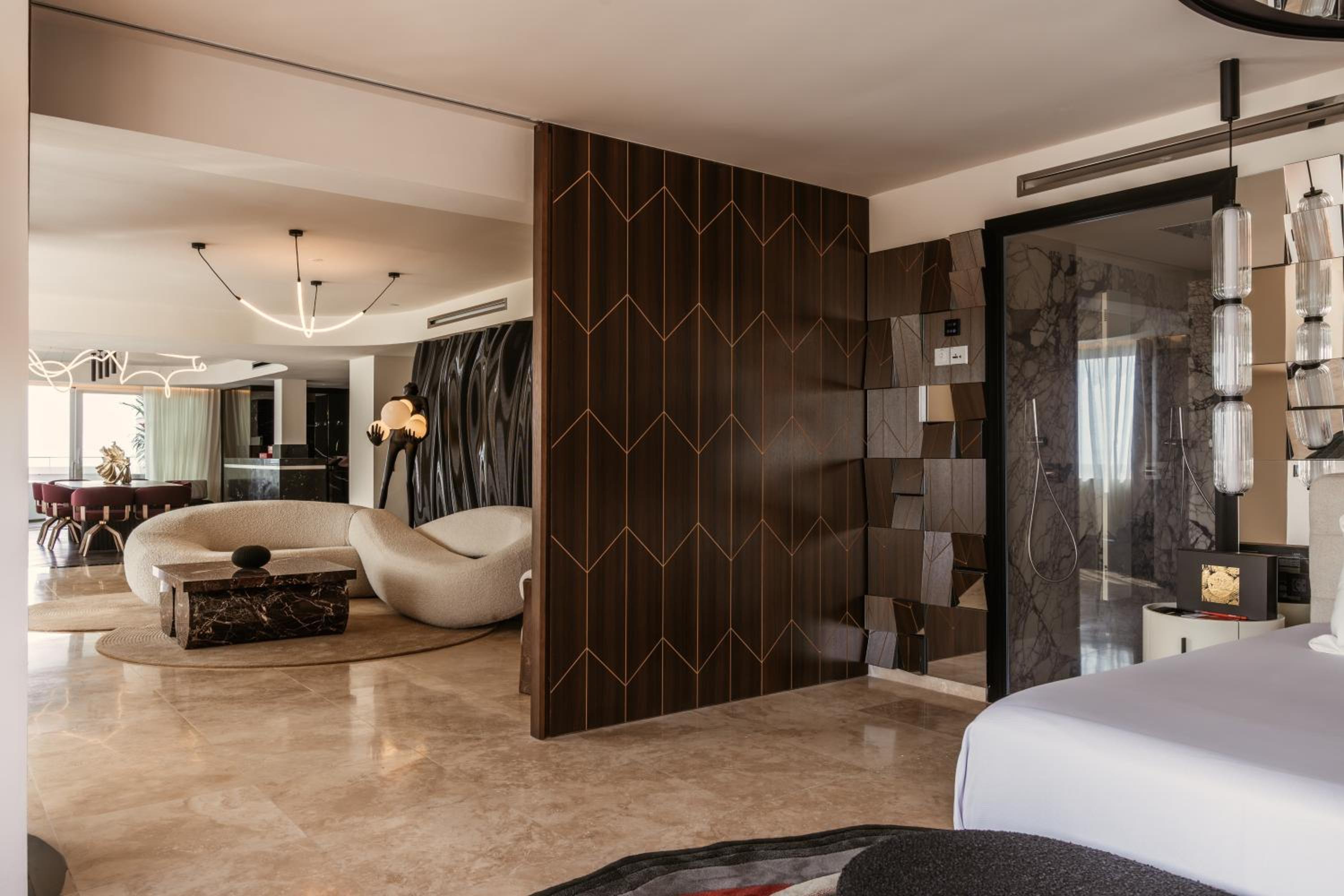 Suite – I’m on Top of The World – Entrance to Ushuaia Club Included photo