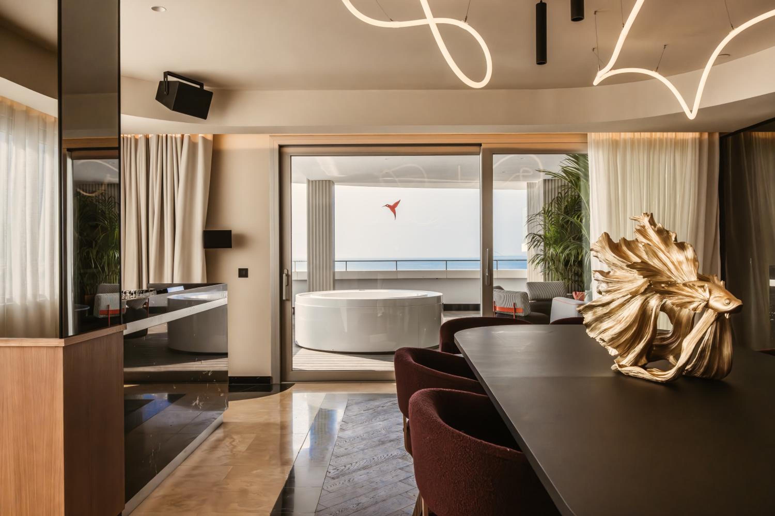 Suite - I'm on Top of The World - Entrance to Ushuaia Club Included