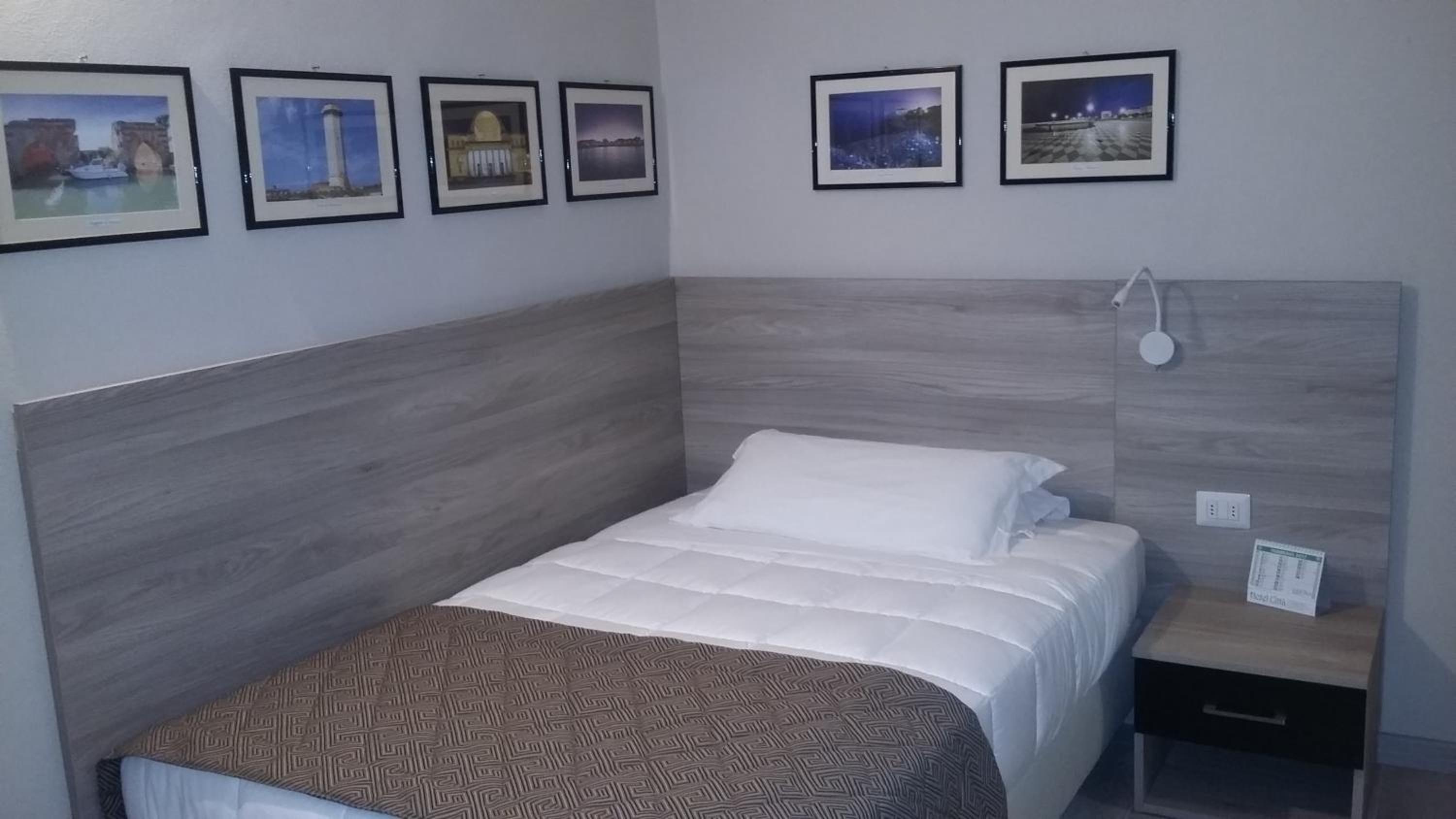 Single Room photo 1