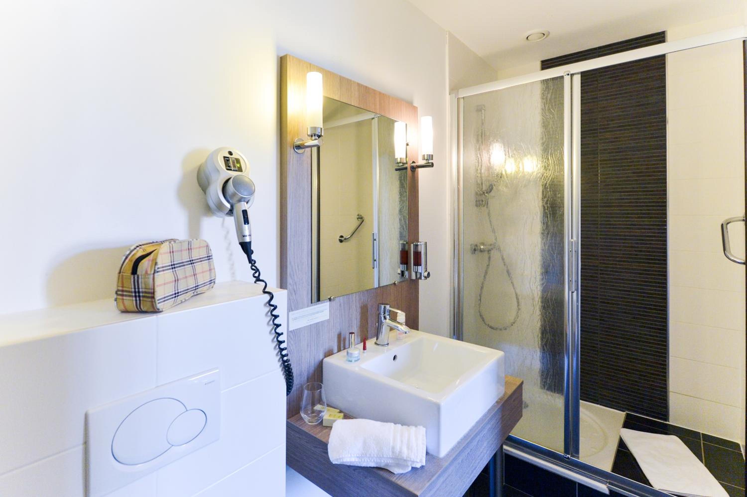 Twin Room - Photo 2