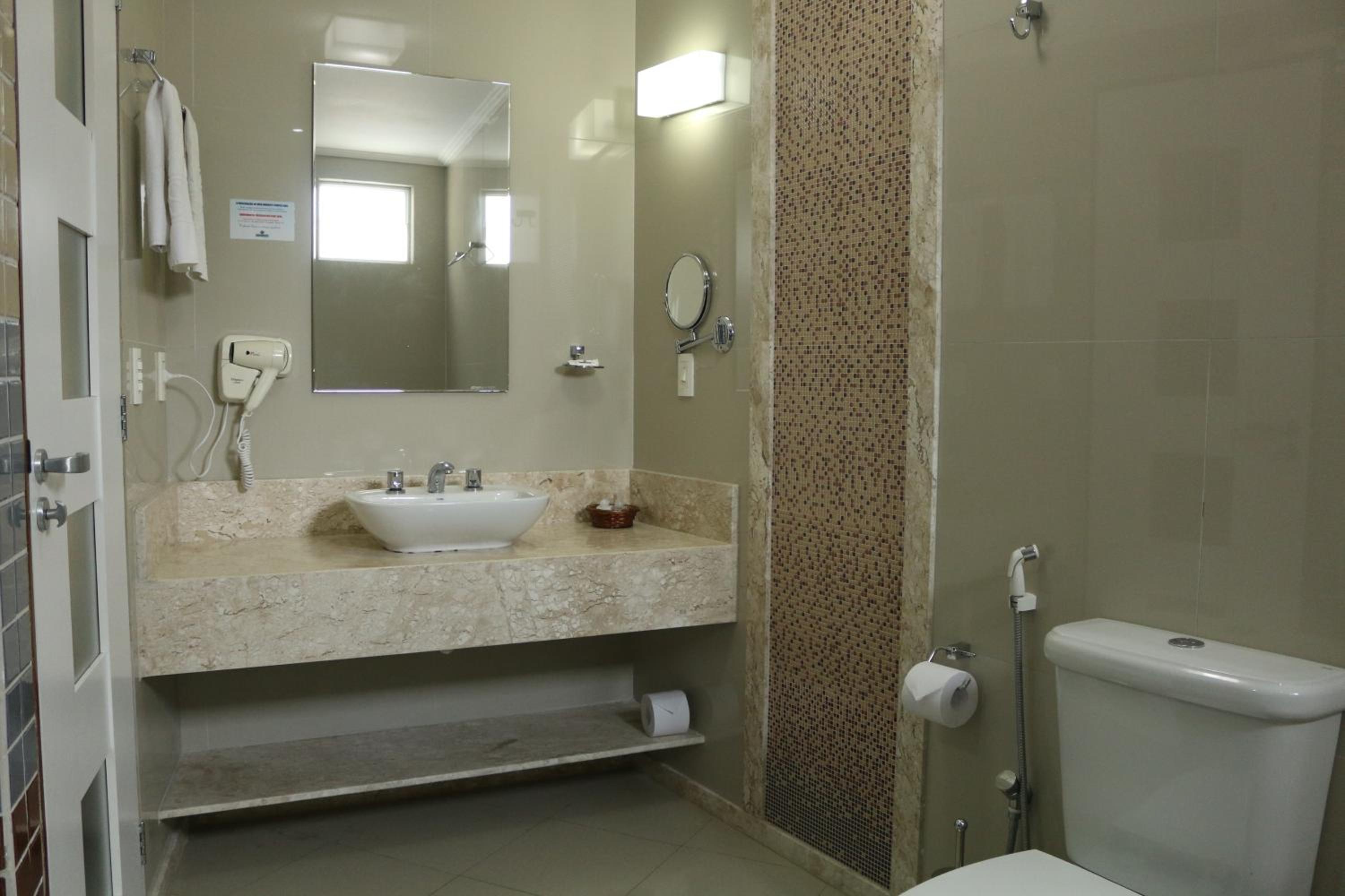 Deluxe Suite with Spa Bath photo 2