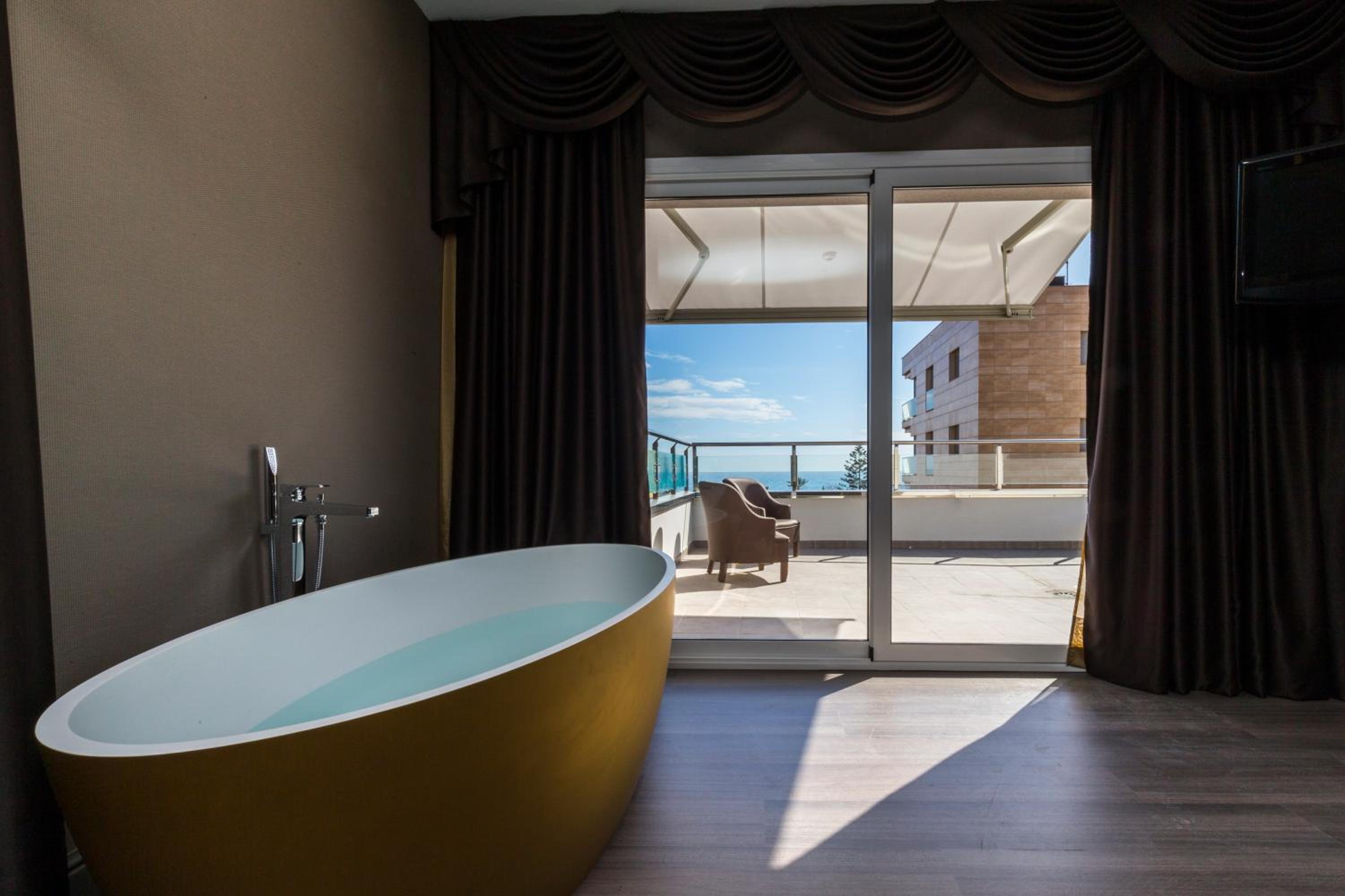 Privilege Suite - Photo 7