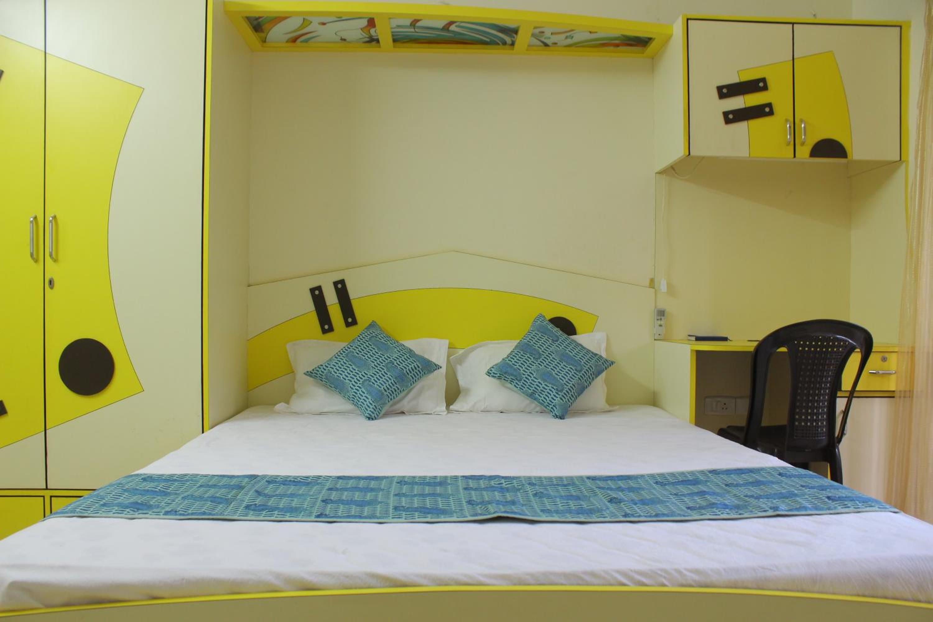 Deluxe King Room - Photo 4
