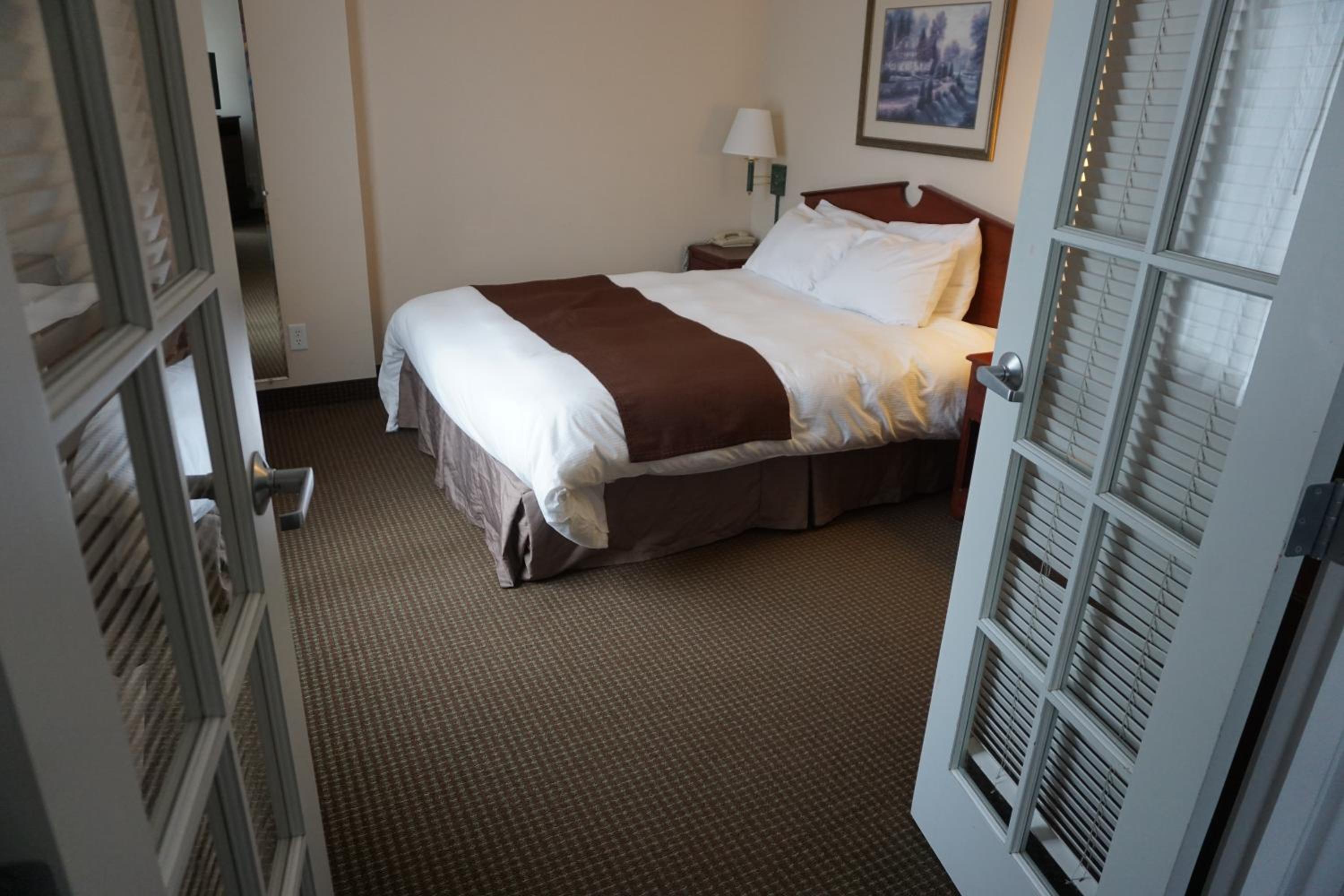 Two-Bedroom Suite - Photo 3