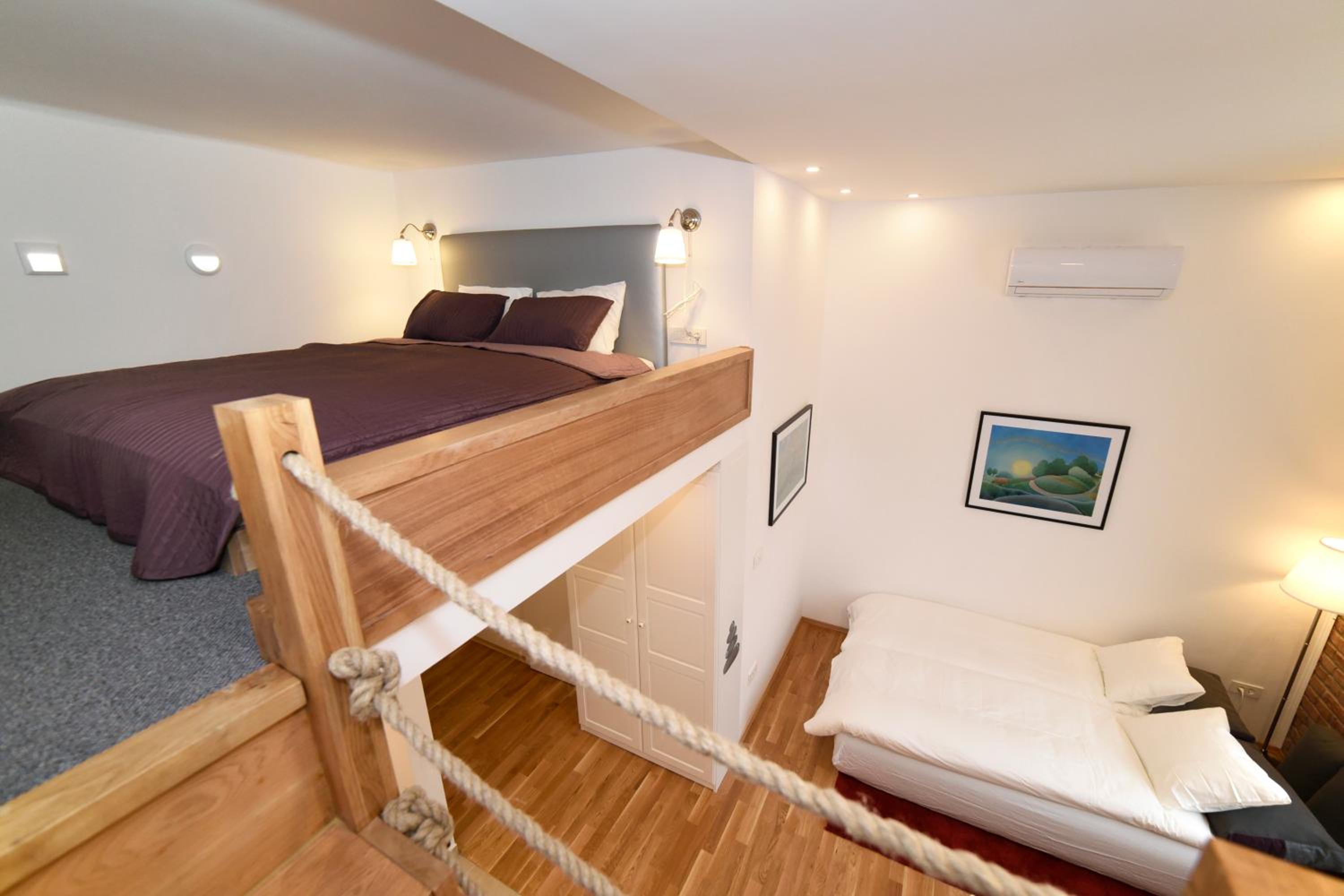 Studio Apartment - Photo 8