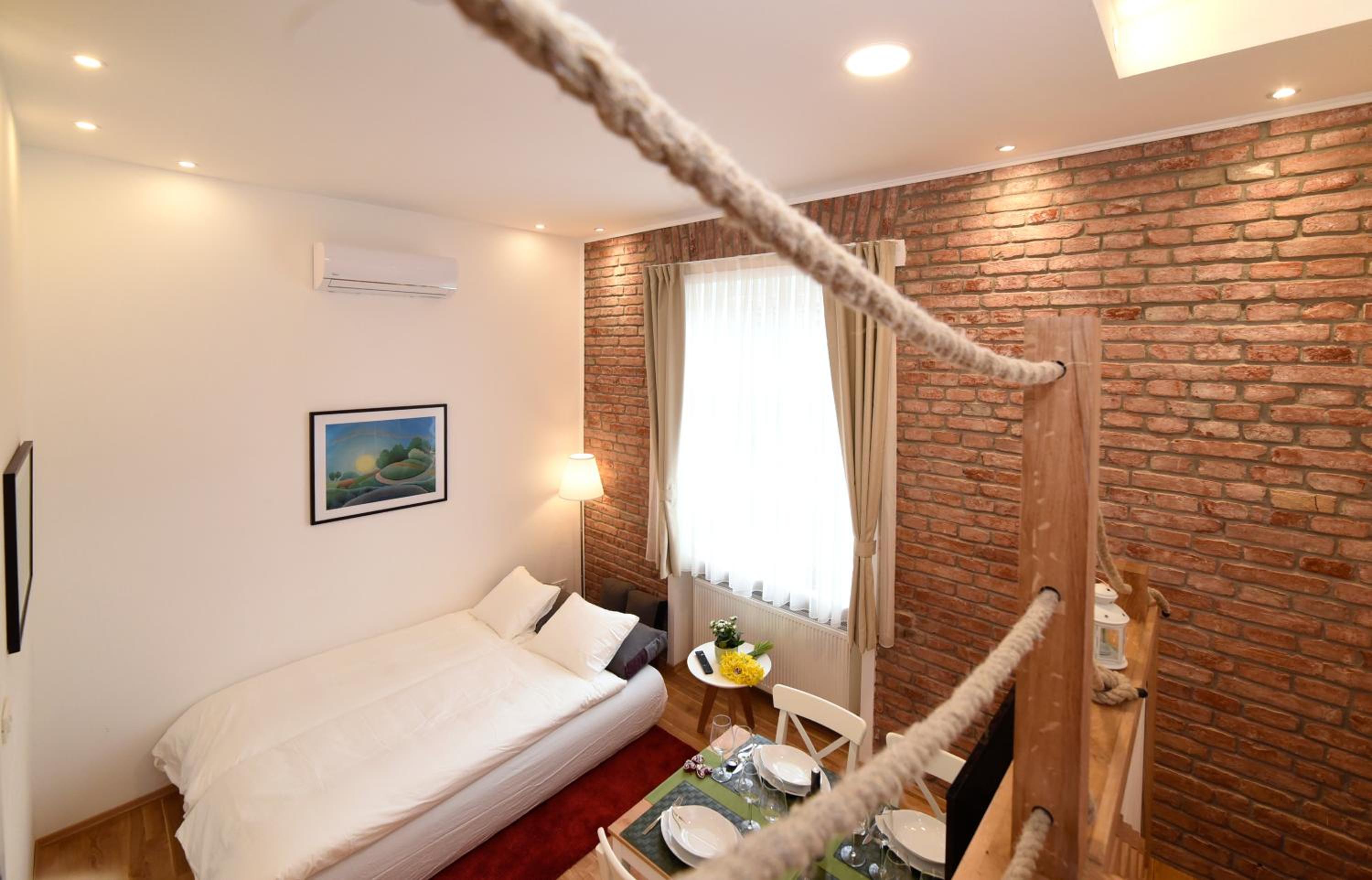 Studio Apartment - Photo 13