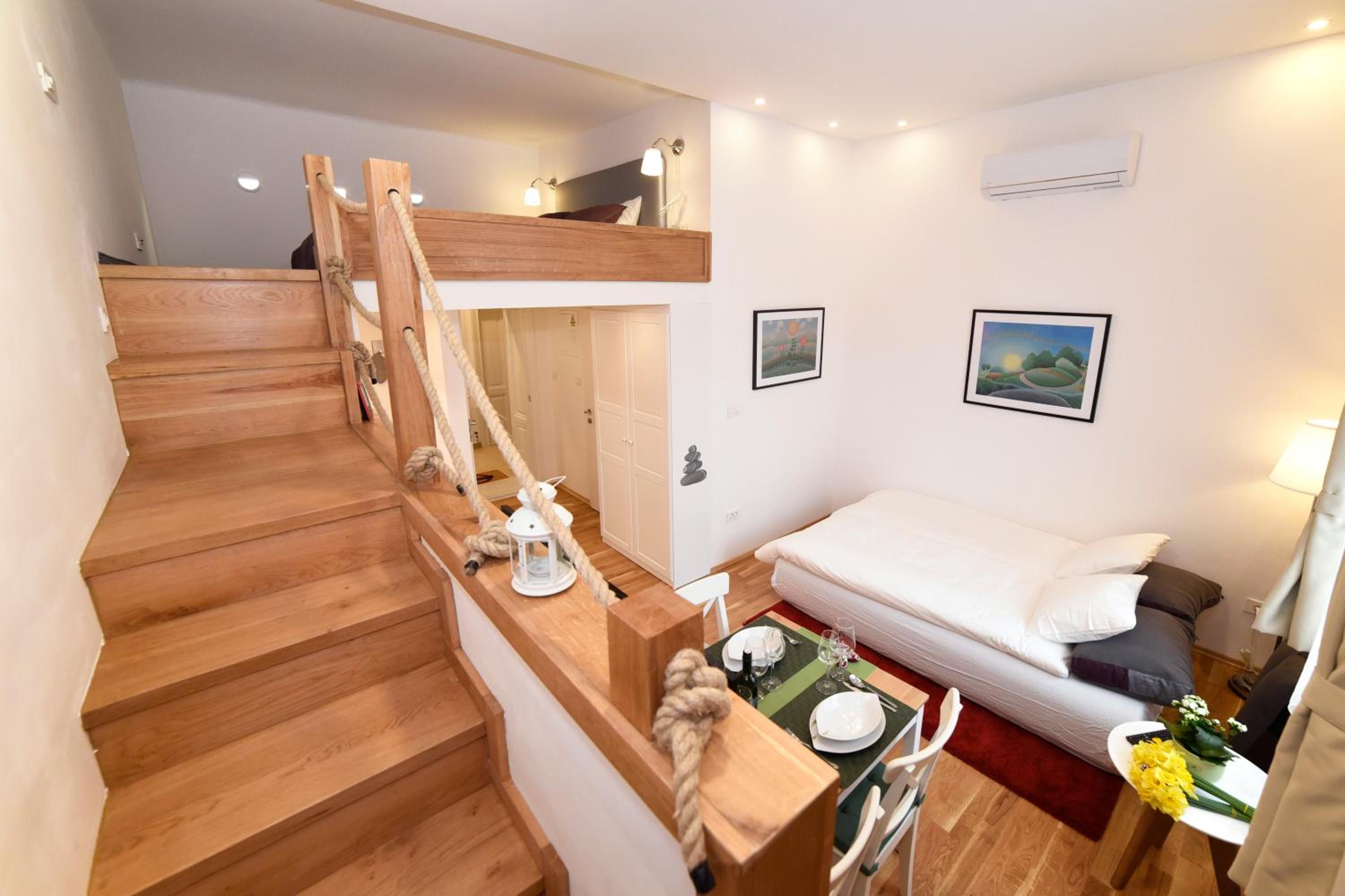 Studio Apartment - Photo 11