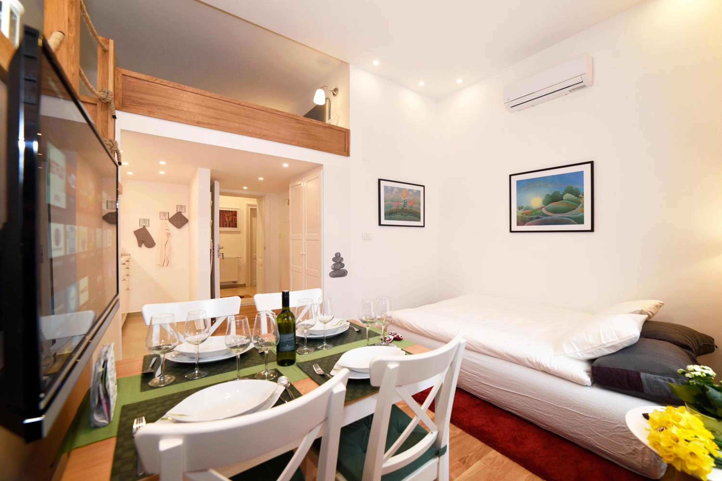 Studio Apartment - Photo 12