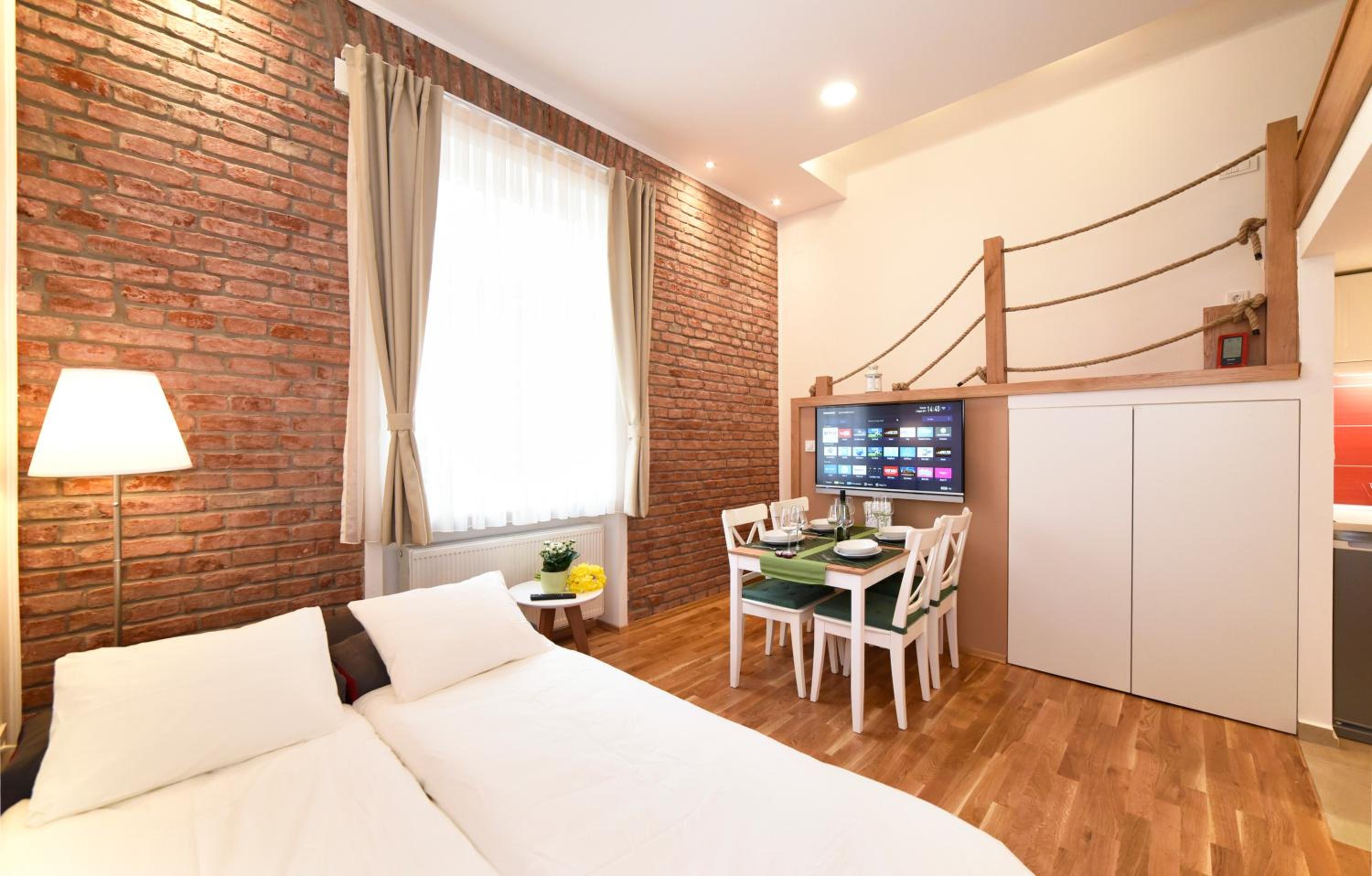 Studio Apartment - Photo 16
