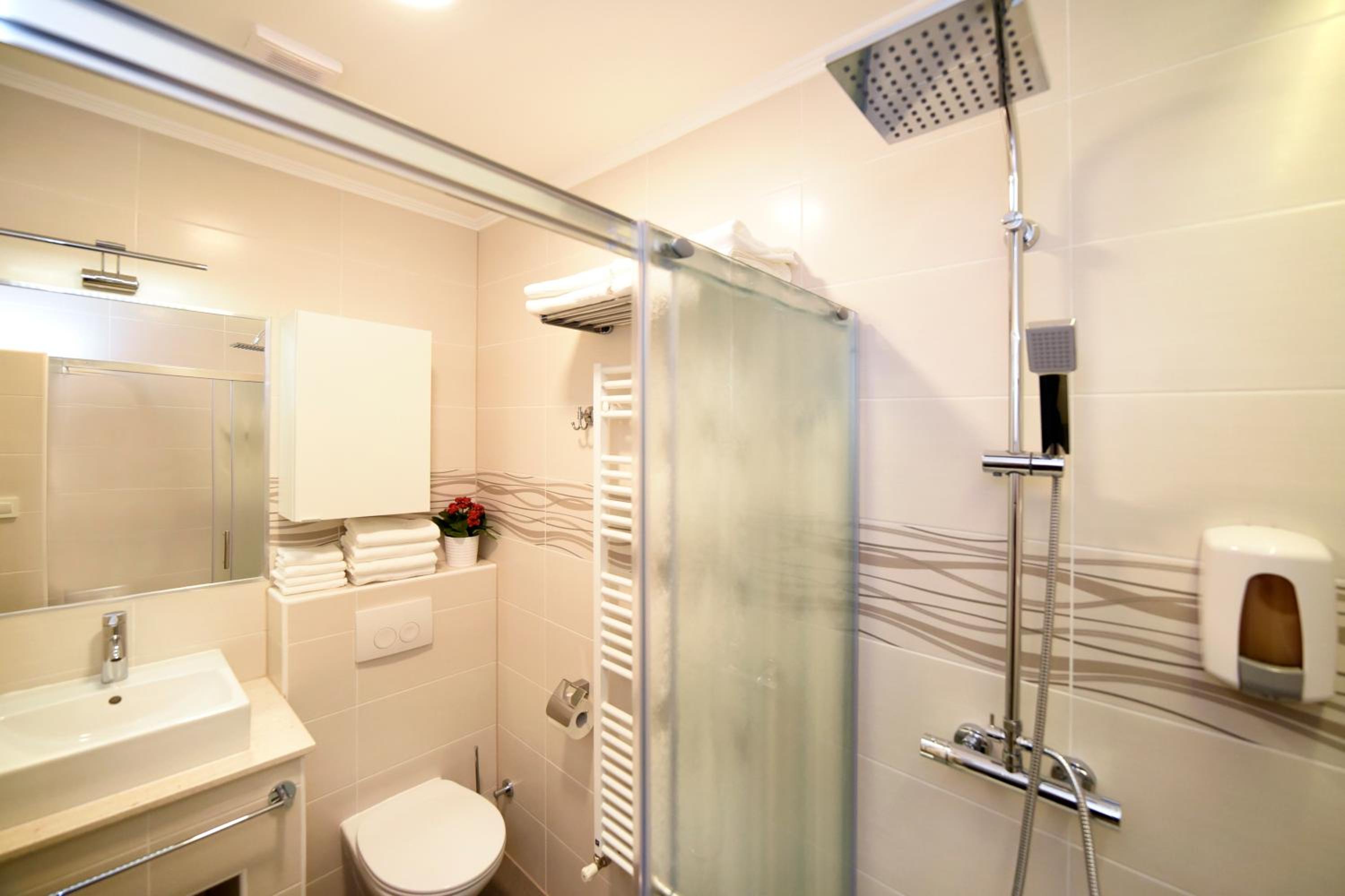 Studio Apartment - Photo 20