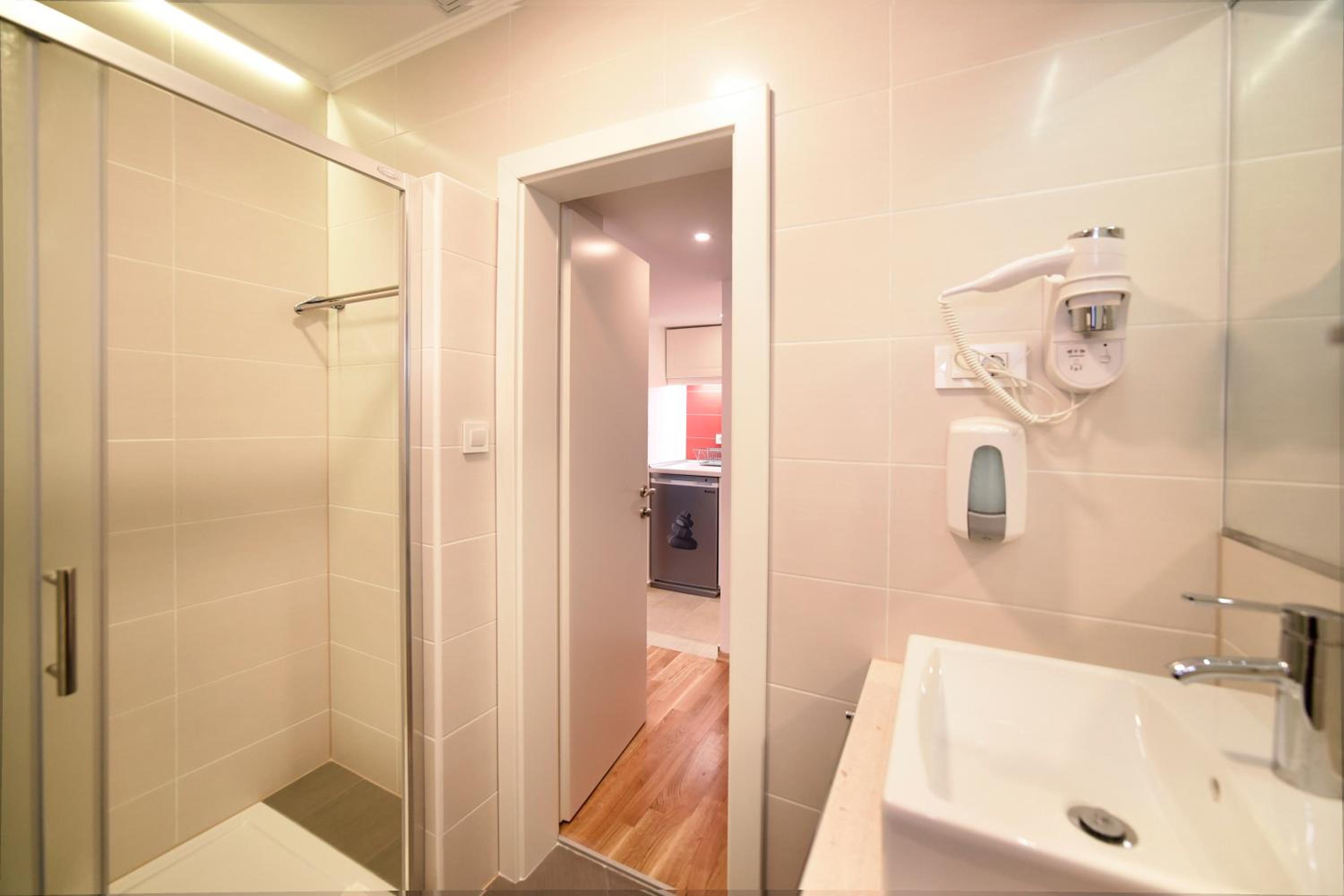 Studio Apartment - Photo 7