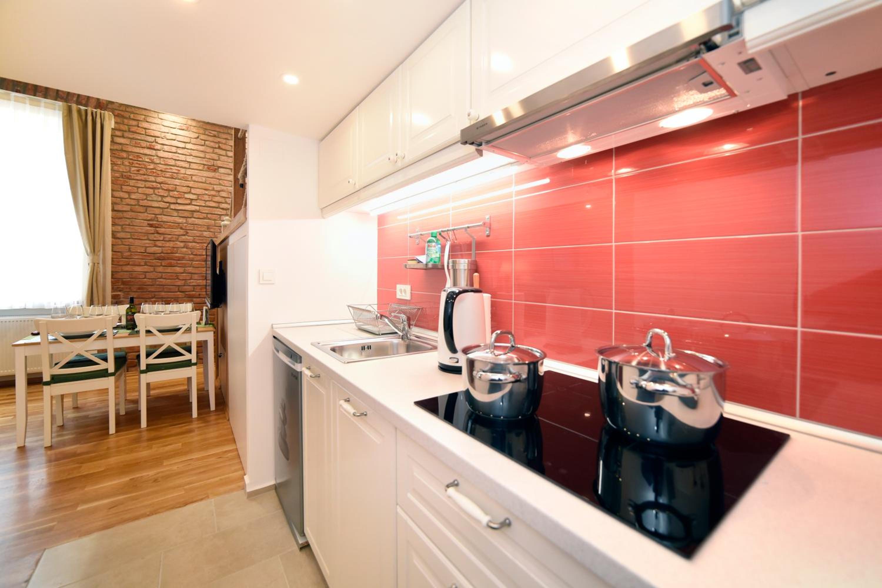 Studio Apartment - Photo 17