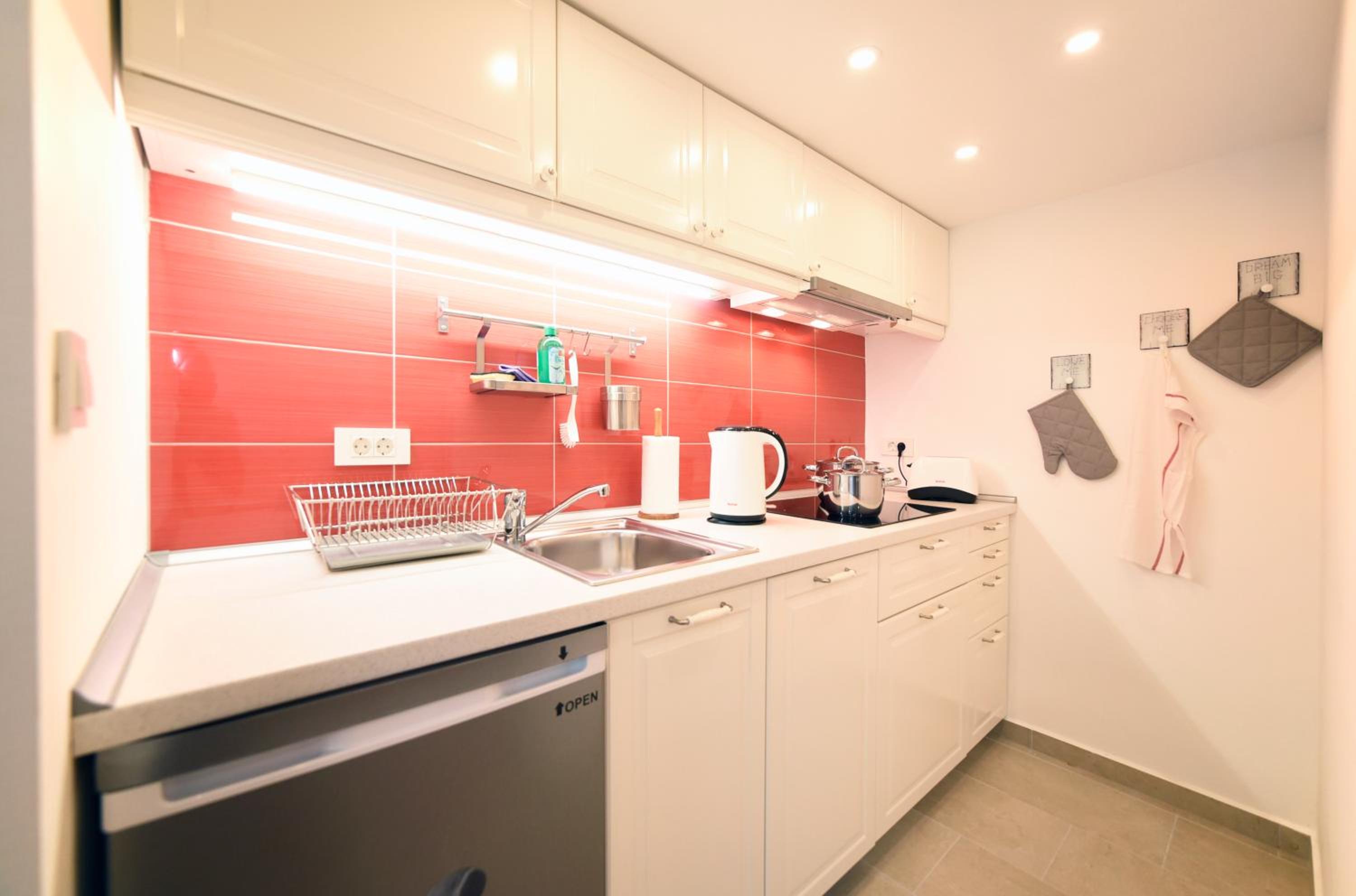 Studio Apartment - Photo 3