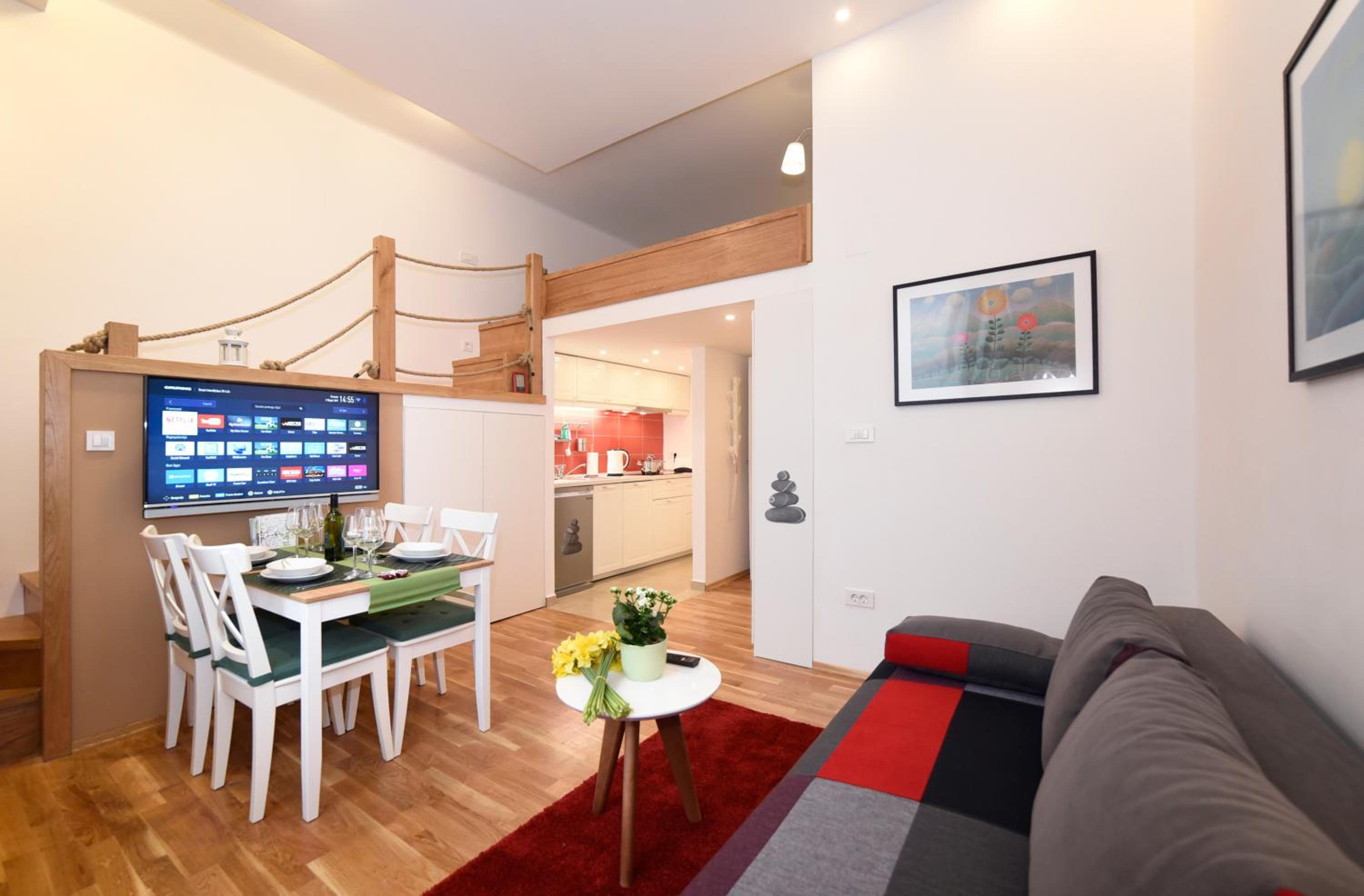 Studio Apartment - Photo 14