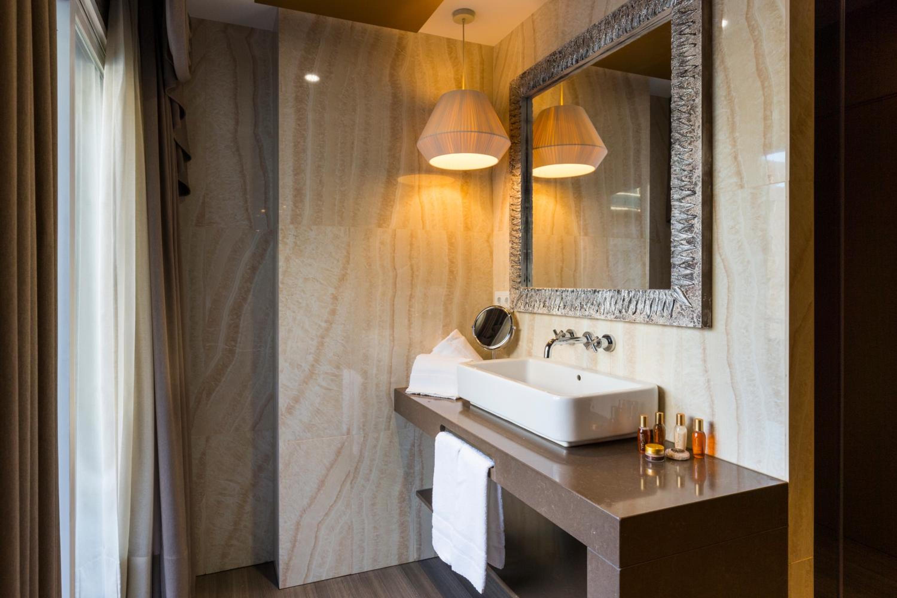 Suite - Photo 3