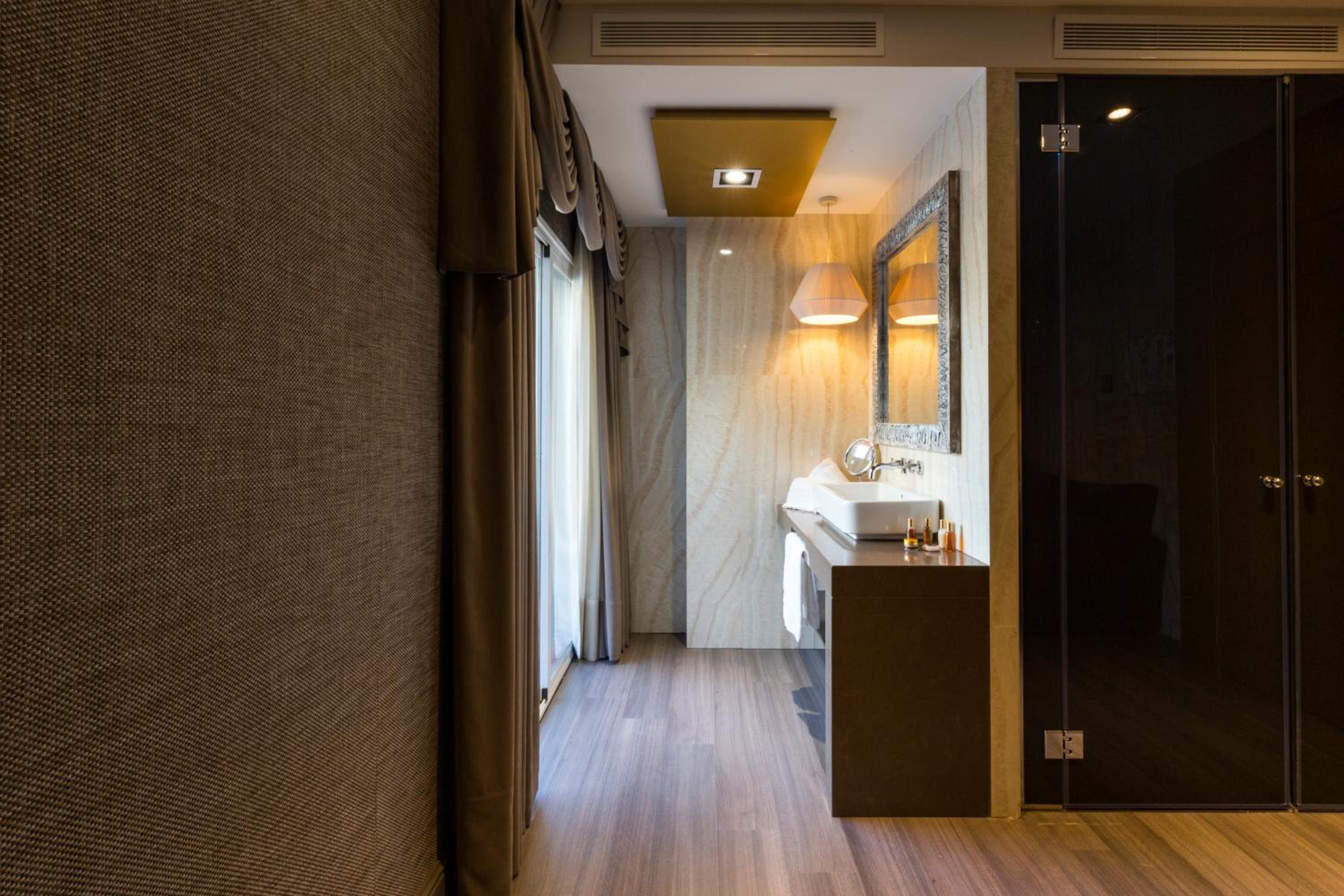 Suite - Photo 2