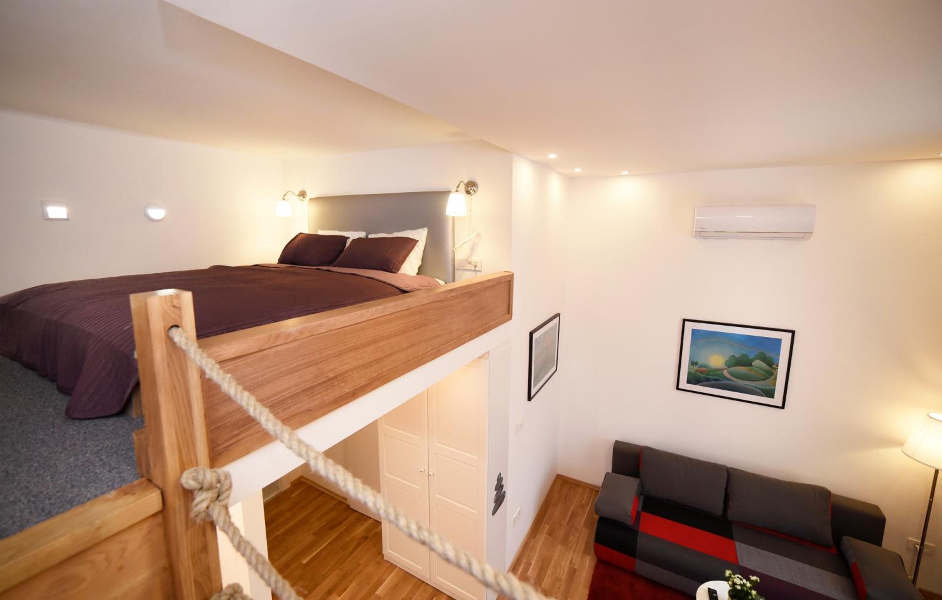 Studio Apartment - Photo 19