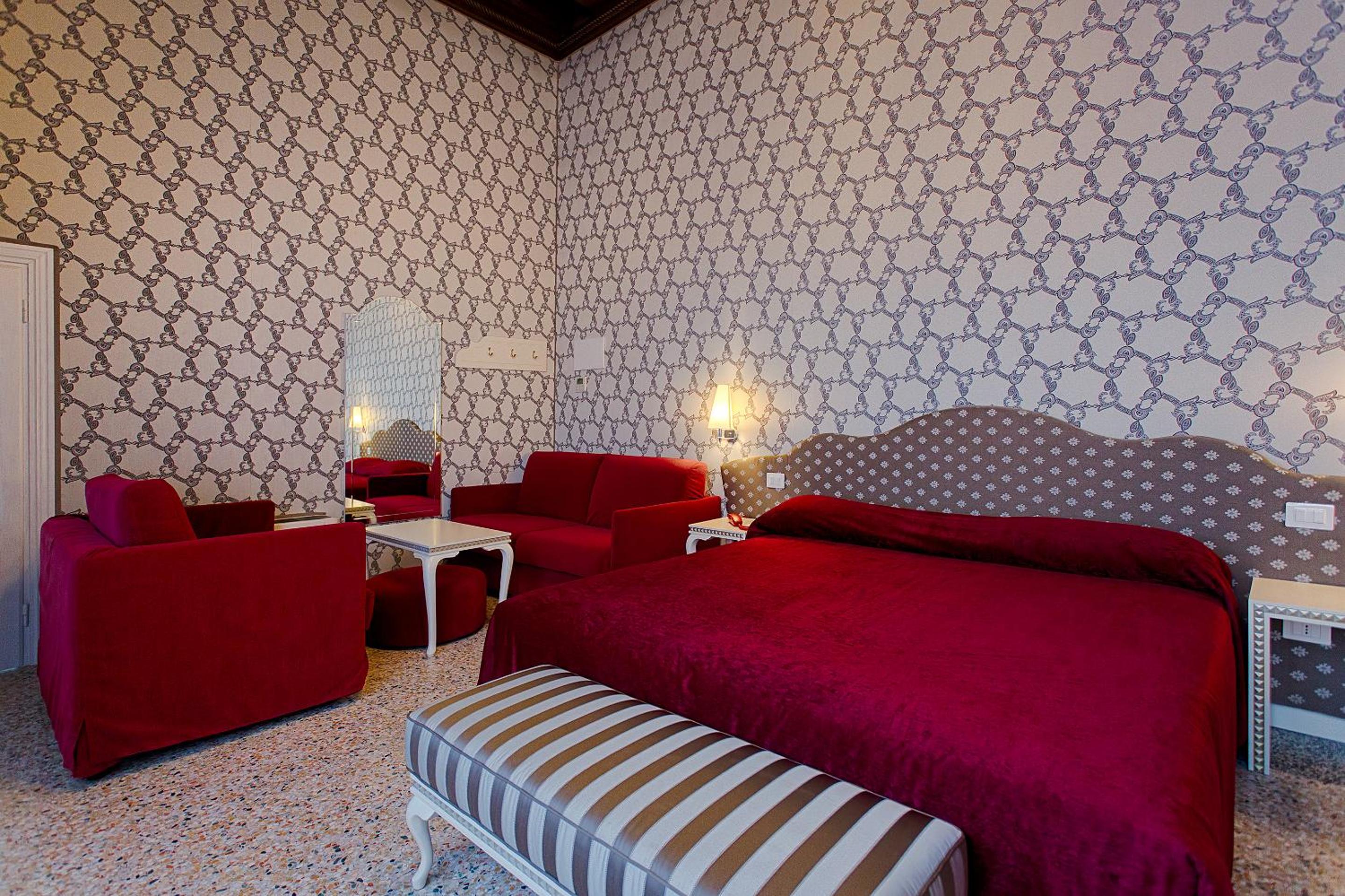 Deluxe Suite with Spa Bath photo 1