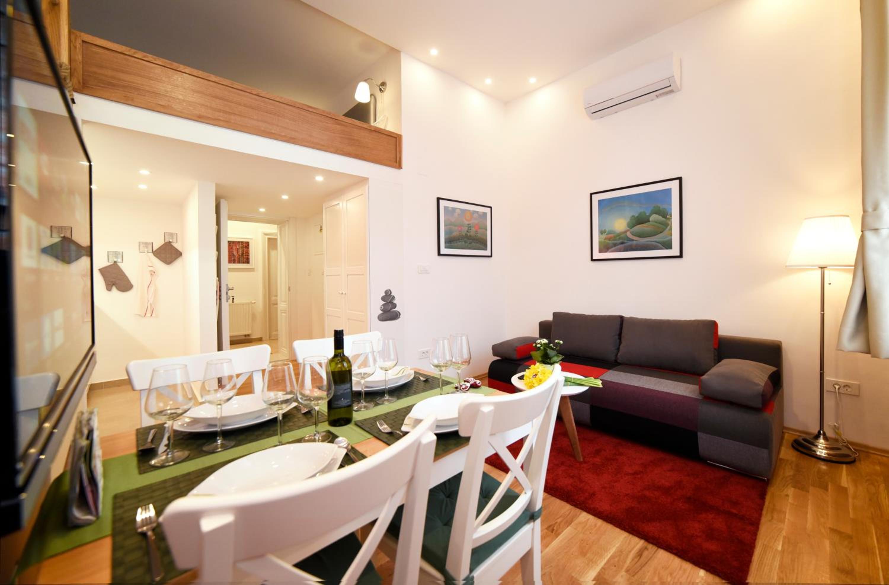 Studio Apartment - Photo 9